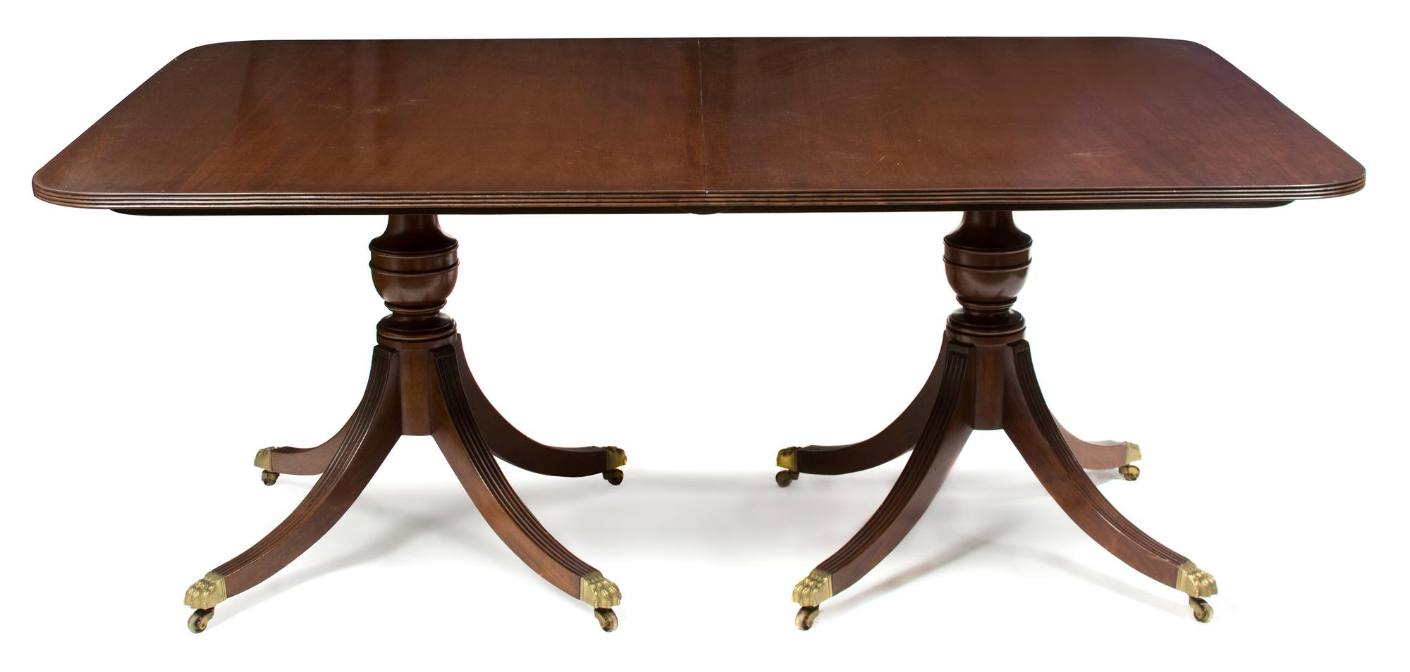 A Georgian Style Mahogany Pedestal Dining Table Height 30 x width 48 x depth 72 inches. — EARLY 20TH CENTURY