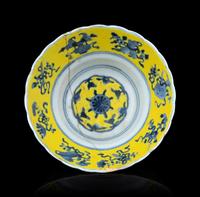 A Chinese Yellow Ground Blue and White Porcelain Ogee Cup