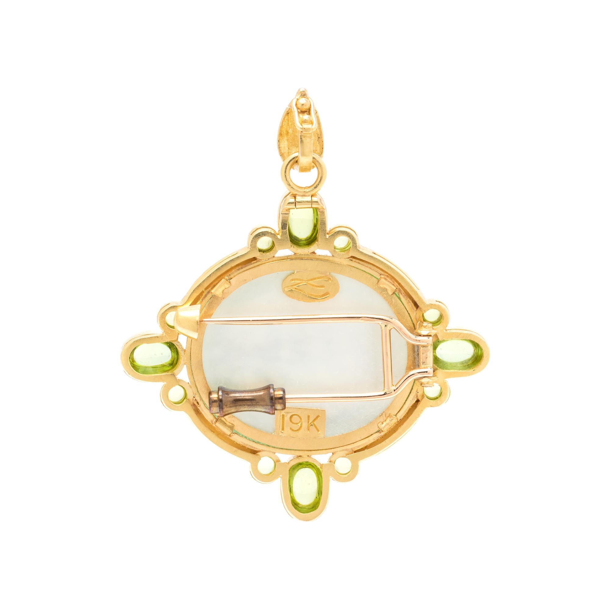 ELIZABETH LOCKE, GLASS CAMEO AND PERIDOT PENDANT/BROOCH