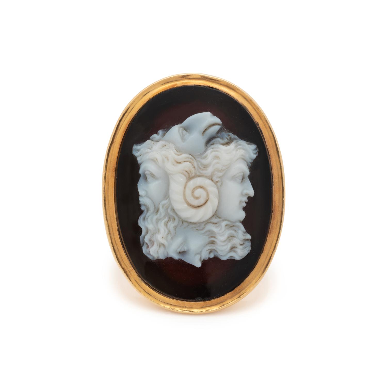 ANTIQUE, ROSE GOLD AND AGATE CAMEO RING