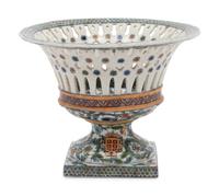 A Chinese Export Ceramic Centerpiece Bowl
