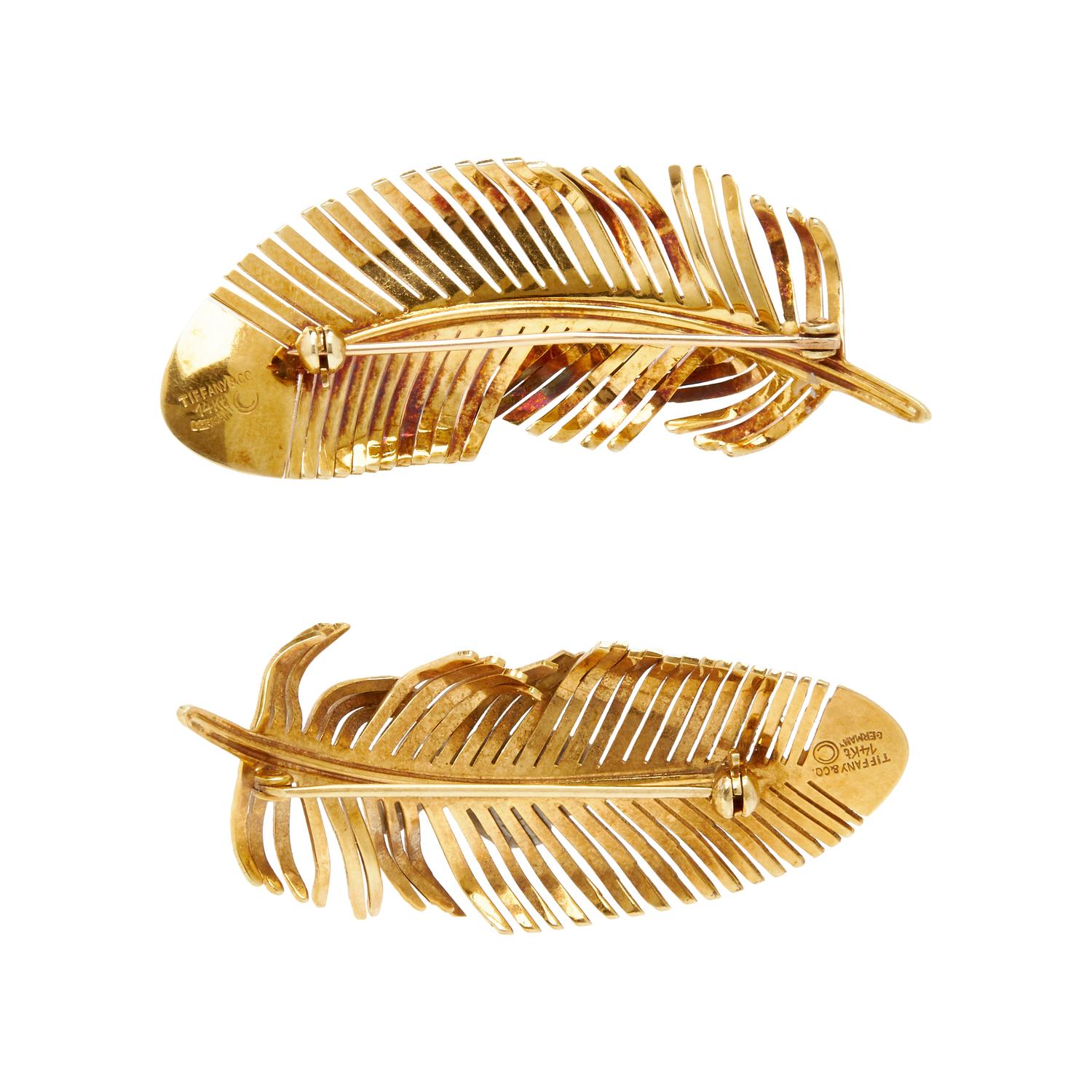 TIFFANY & CO., PAIR OF YELLOW GOLD FEATHER BROOCHES