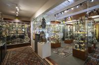 A Chinese Green Glazed Porcelain Jar 綠釉繫帶貼花小罐