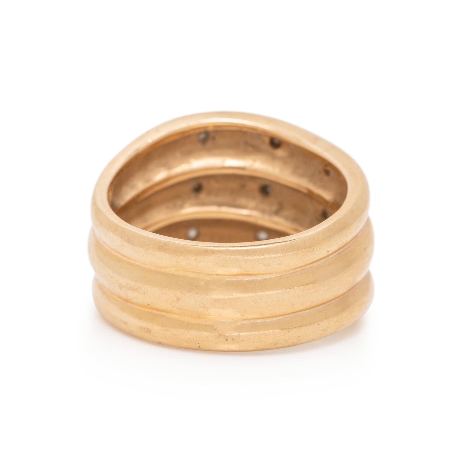 YELLOW GOLD AND DIAMOND RING