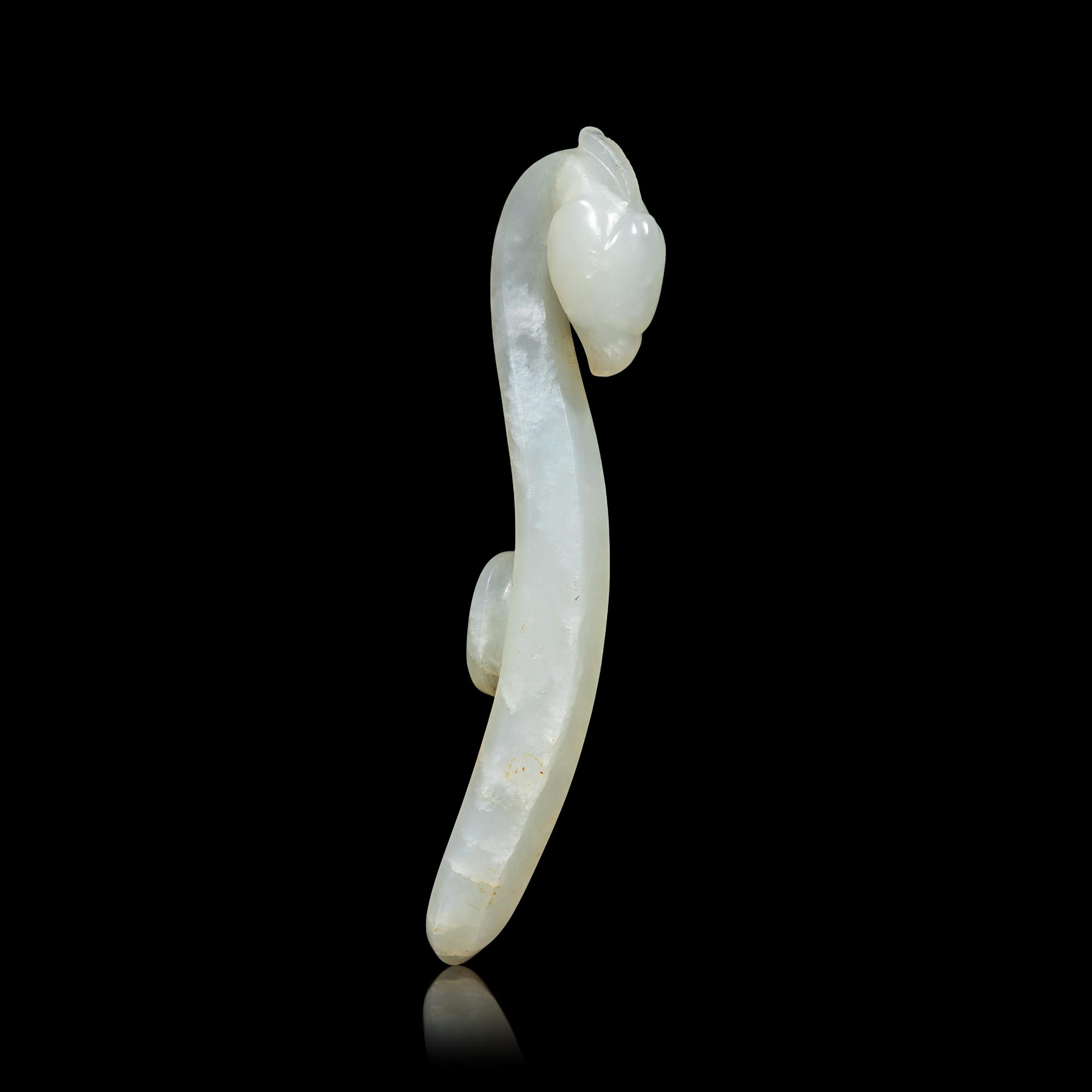Two Chinese Jade Belt Hooks, Qing Dynasty 清 玉帶鉤兩件