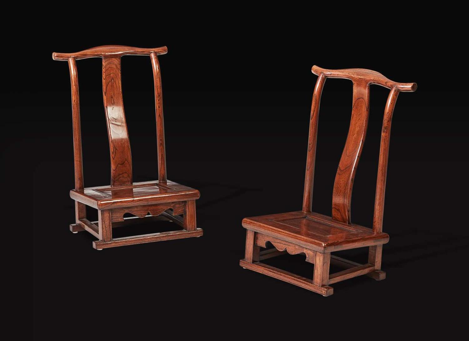 A pair of elm low chairs 榆木矮凳一對