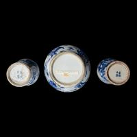 Three Chinese Blue and White Porcelain Vessels, 18th-19th Century 清中期 青花 佛獅紋洗及 人物圖賞瓶兩支