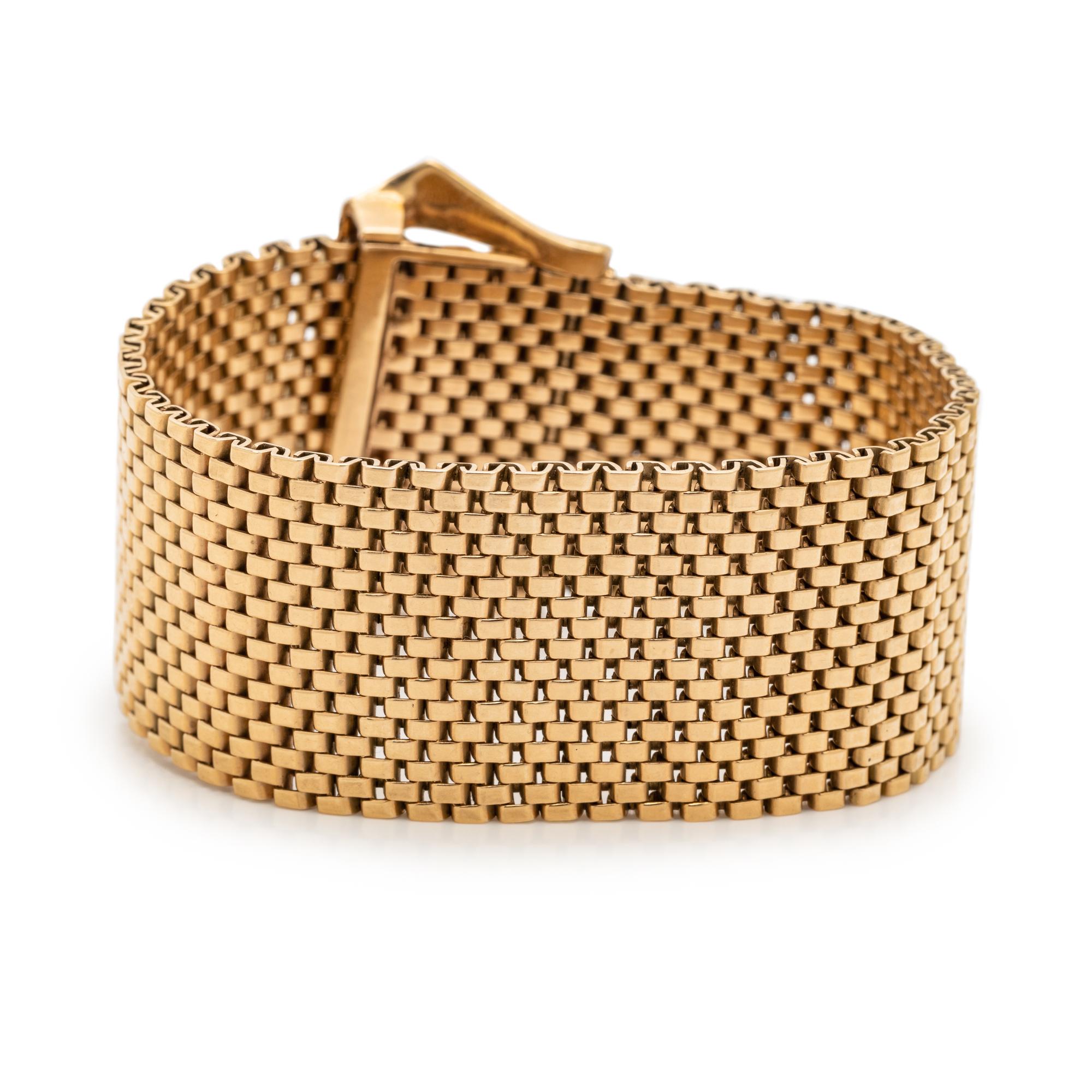 YELLOW GOLD, DIAMOND AND SAPPHIRE BUCKLE BRACELET