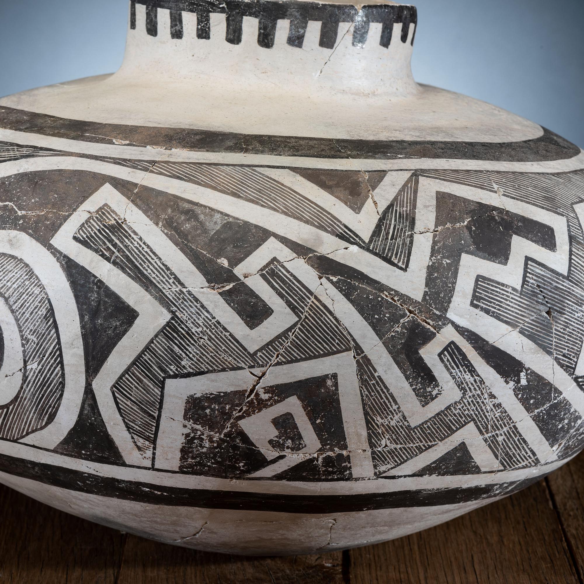 Anasazi Mogollan Black-on-White Pottery Storage Jar