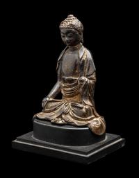 A Chinese Parcel-Gilt Bronze Figure of Buddha Shakyamuni, Ming Dynasty or Earlier 明或更早 銅局部鎏金坐佛