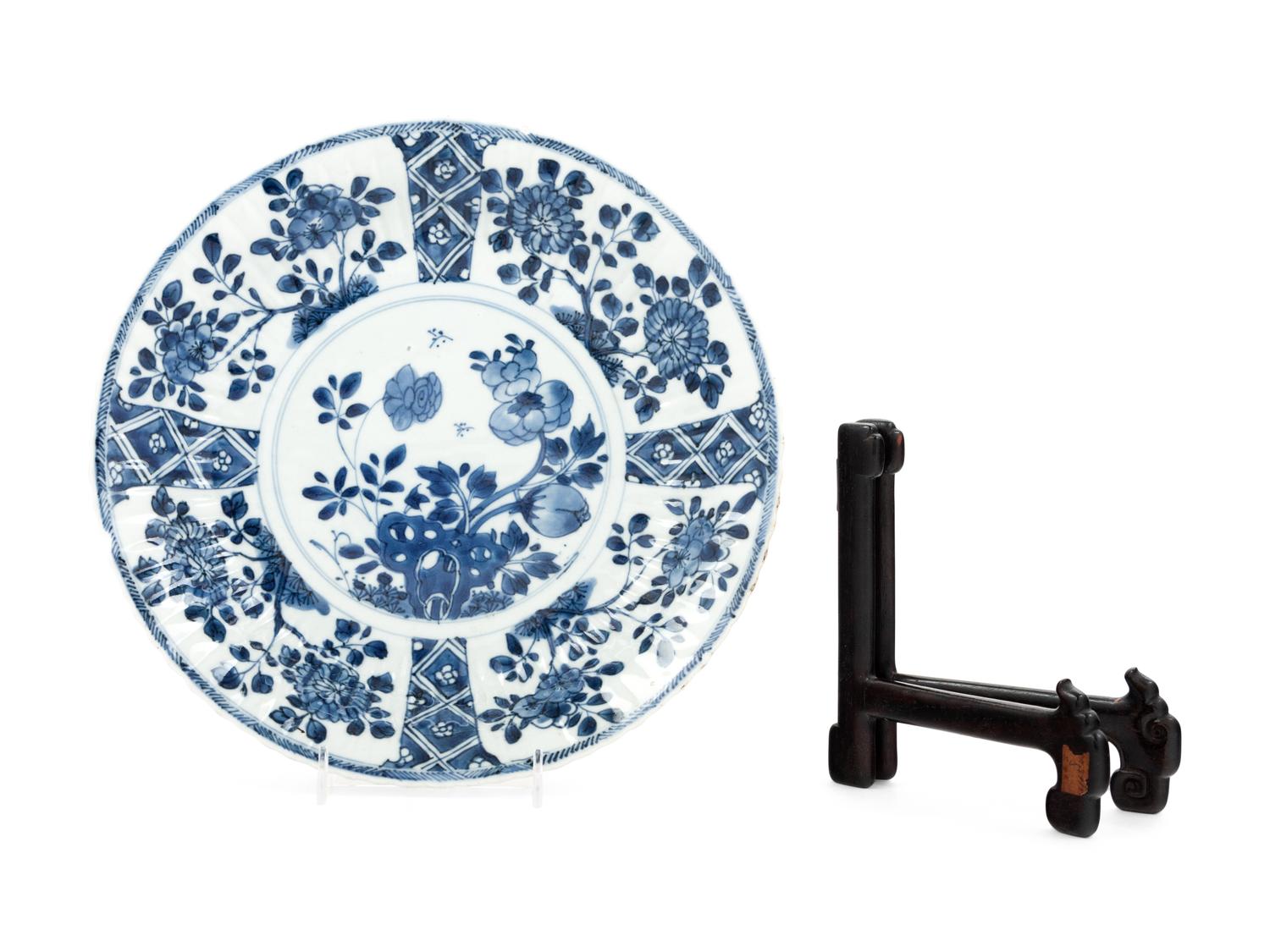 A Chinese Export Blue and White Porcelain Plate