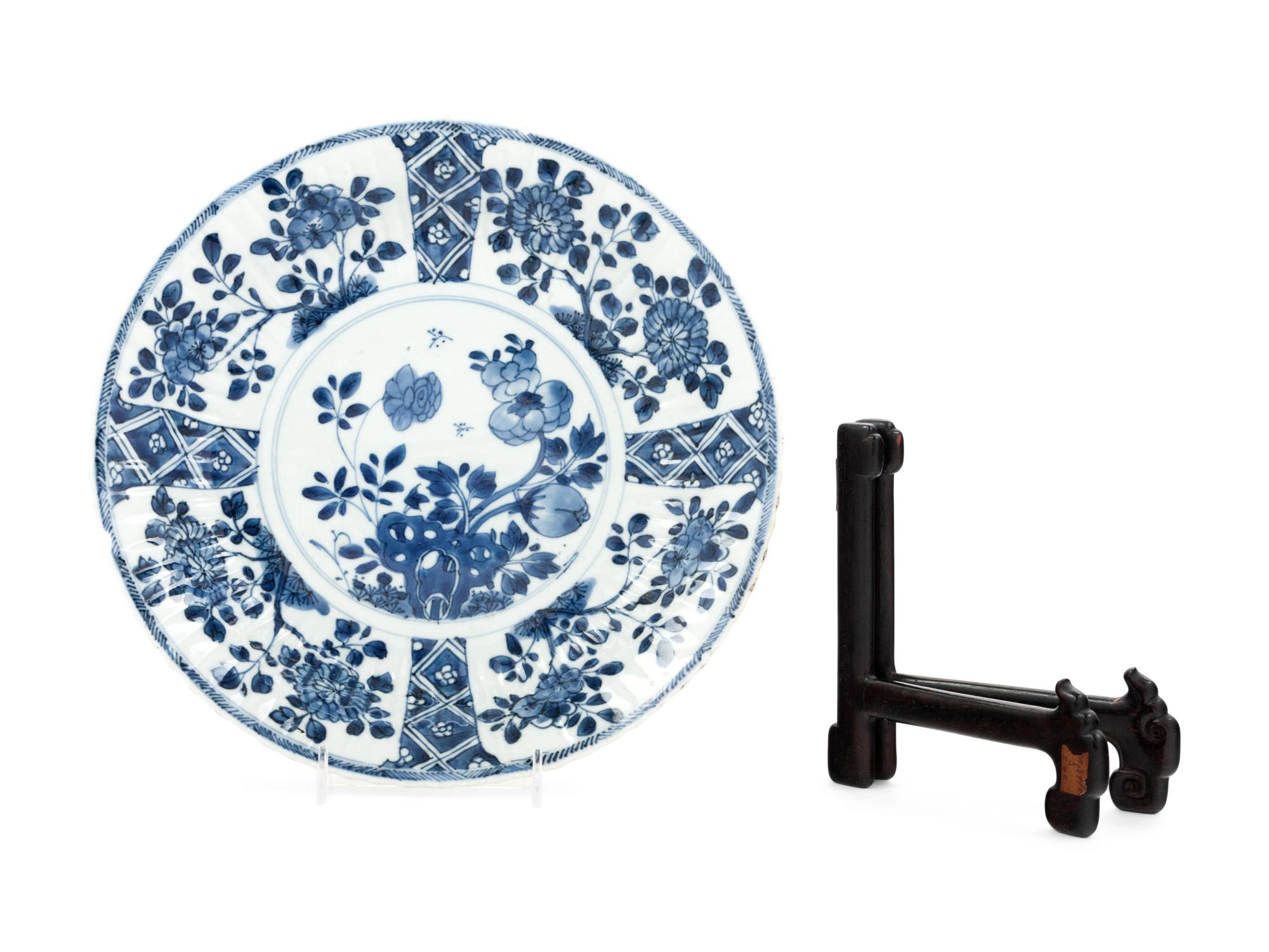 A Chinese Export Blue and White Porcelain Plate
