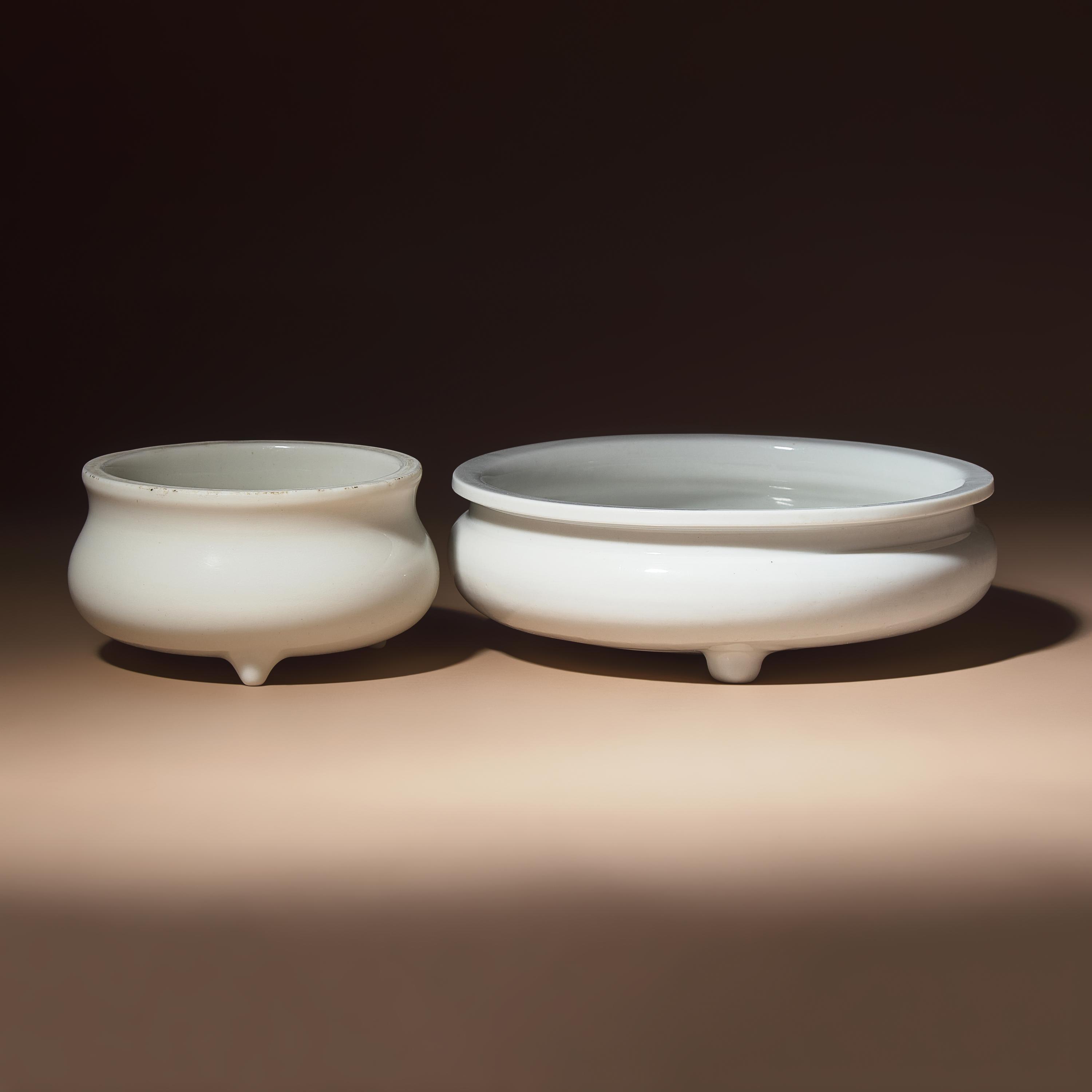 Two Chinese Blanc-de-Chine Porcelain Tripod Censers, Early Qing Dynasty — 清早期 德化白瓷三足爐兩具
