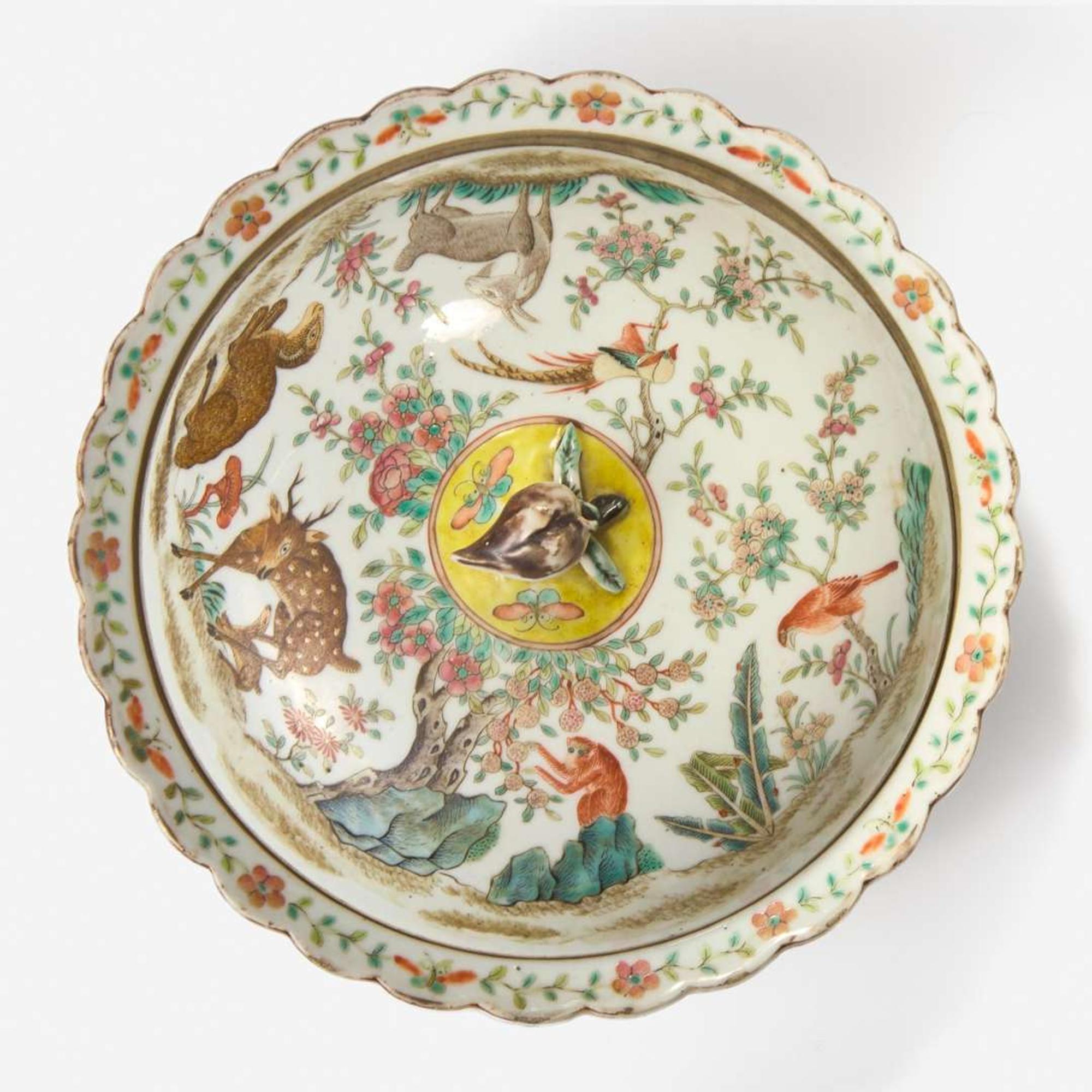 A Chinese famille rose decorated bowl and cove, "Jin Tang Fa Ji" four-character hallmark 粉彩蓋盌 錦堂發記款