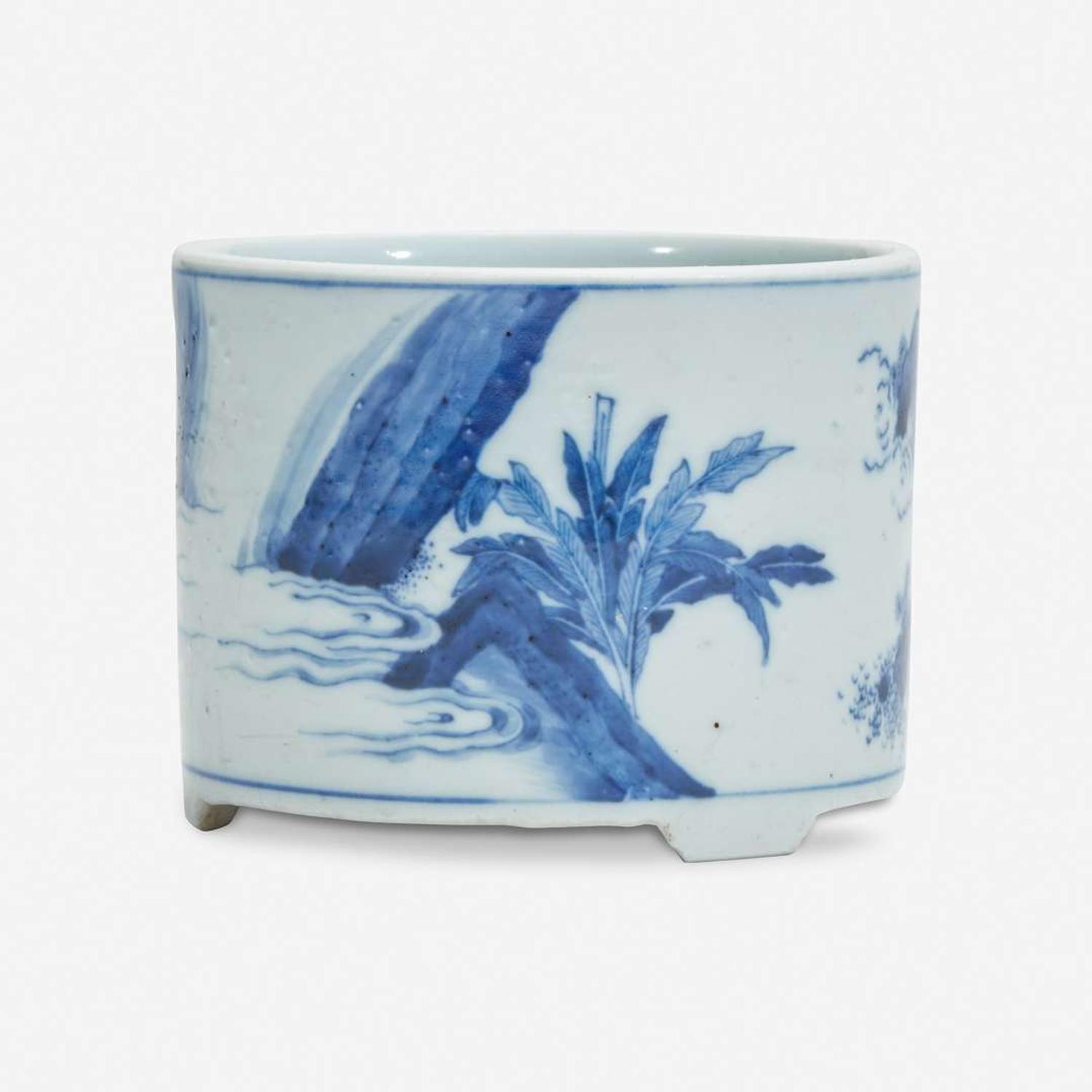 A small Chinese blue and white porcelain cylindrical censer 青花圆香炉