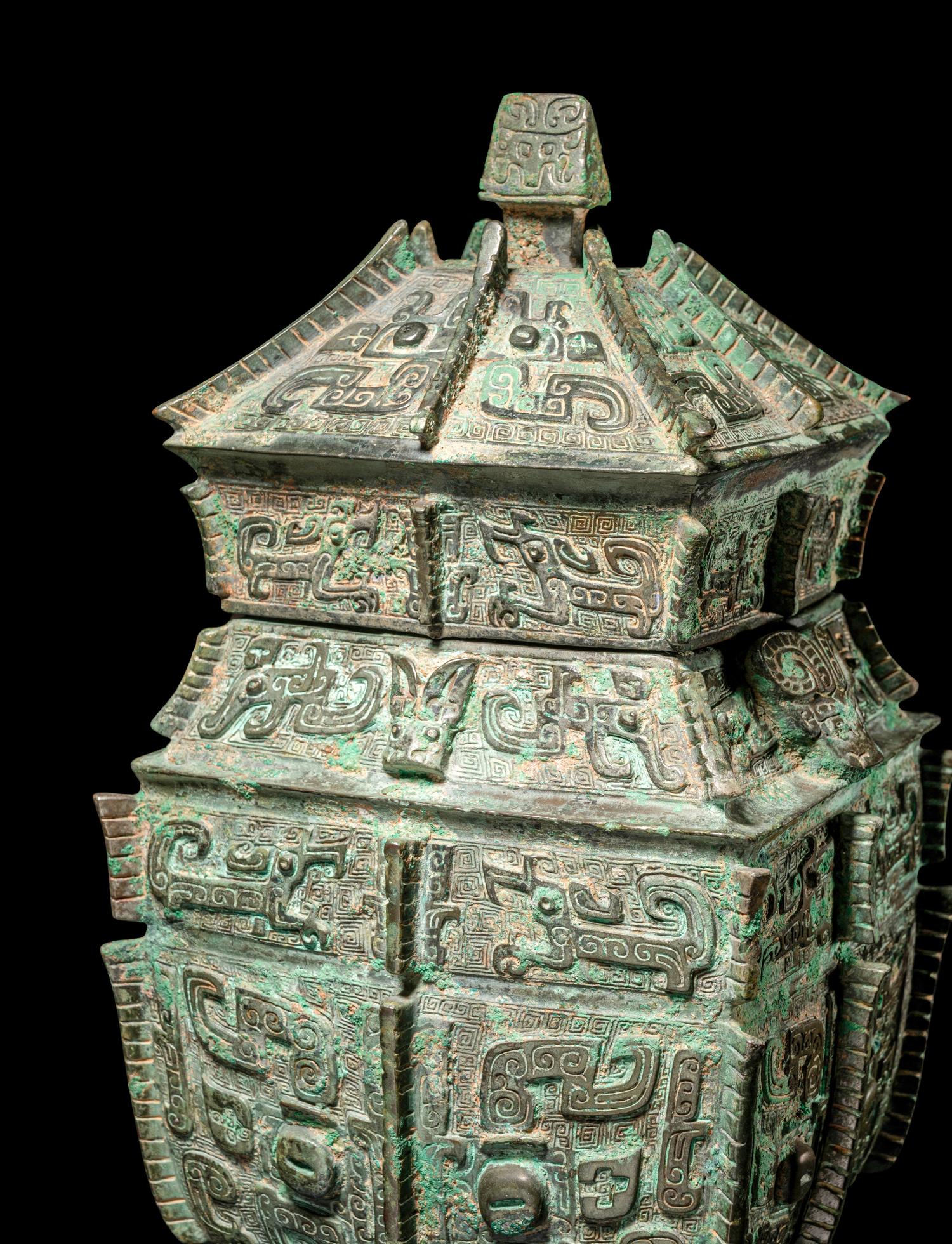 An Archaistic Bronze Wine Jar and Cover, Fanglei