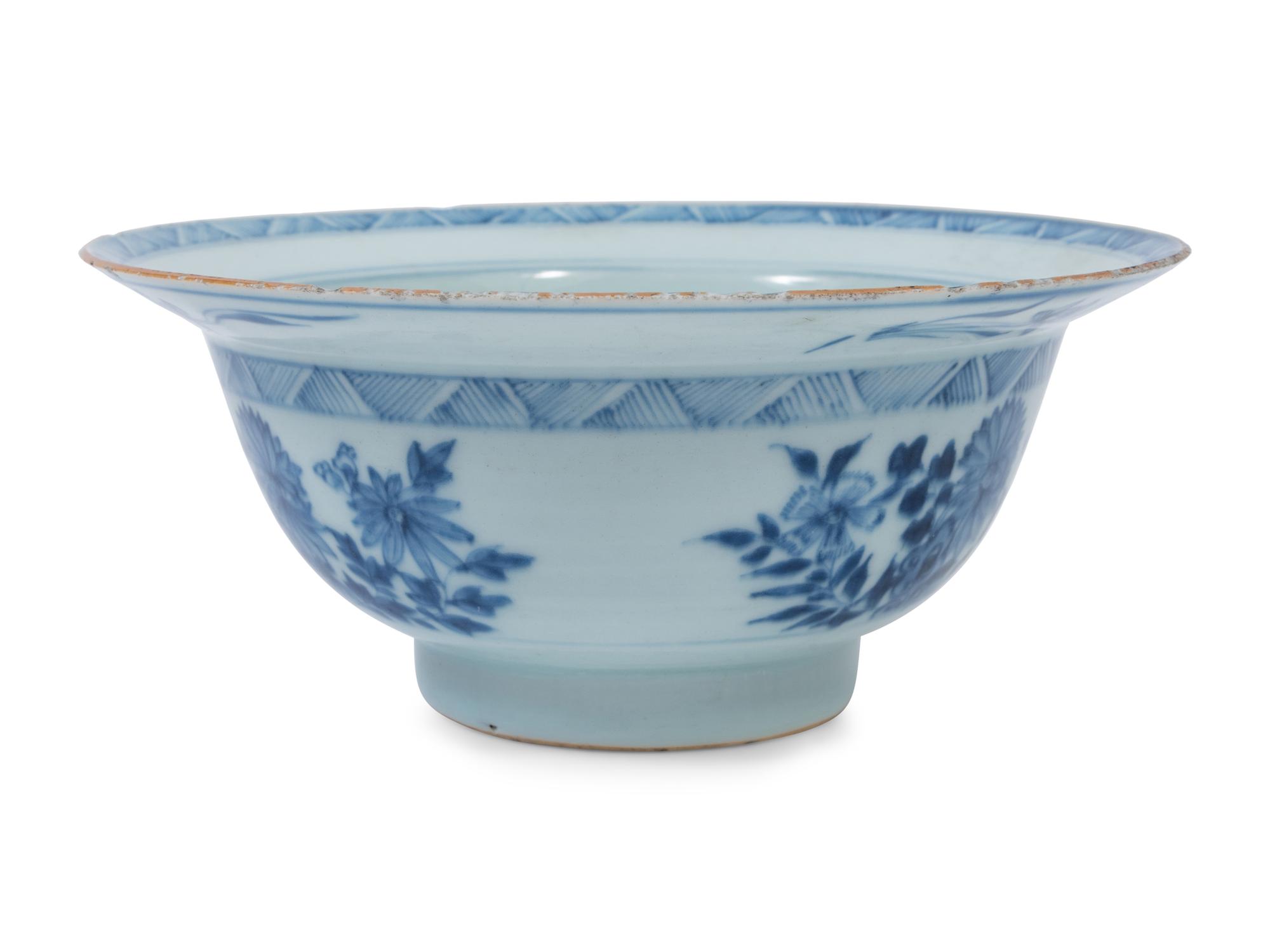 A Chinese Export Blue and White Porcelain Waisted Bowl