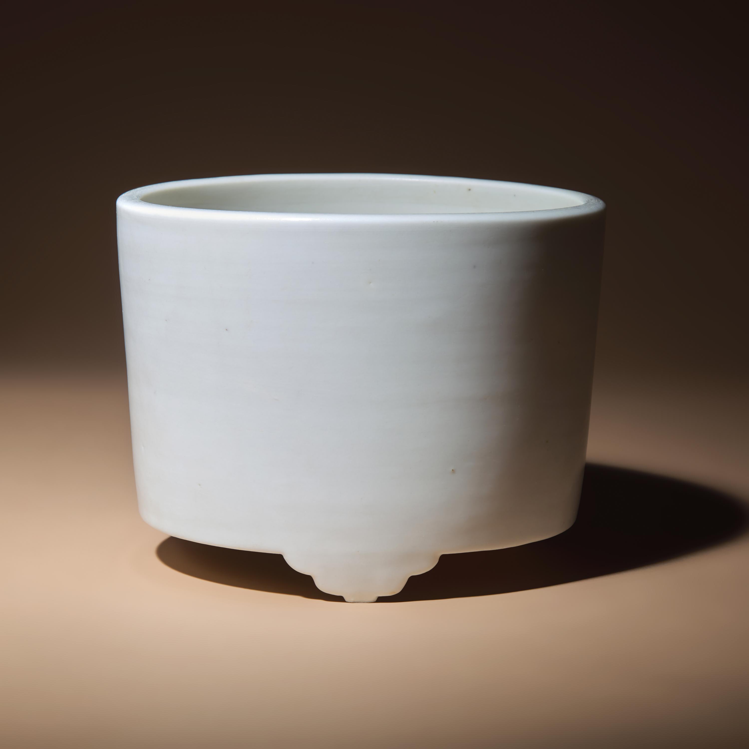 A Large Chinese Blanc-de-Chine Porcelain 'Lian' Incense Burner, 17th-18th Century — 清早期 德化白瓷奩式大香爐