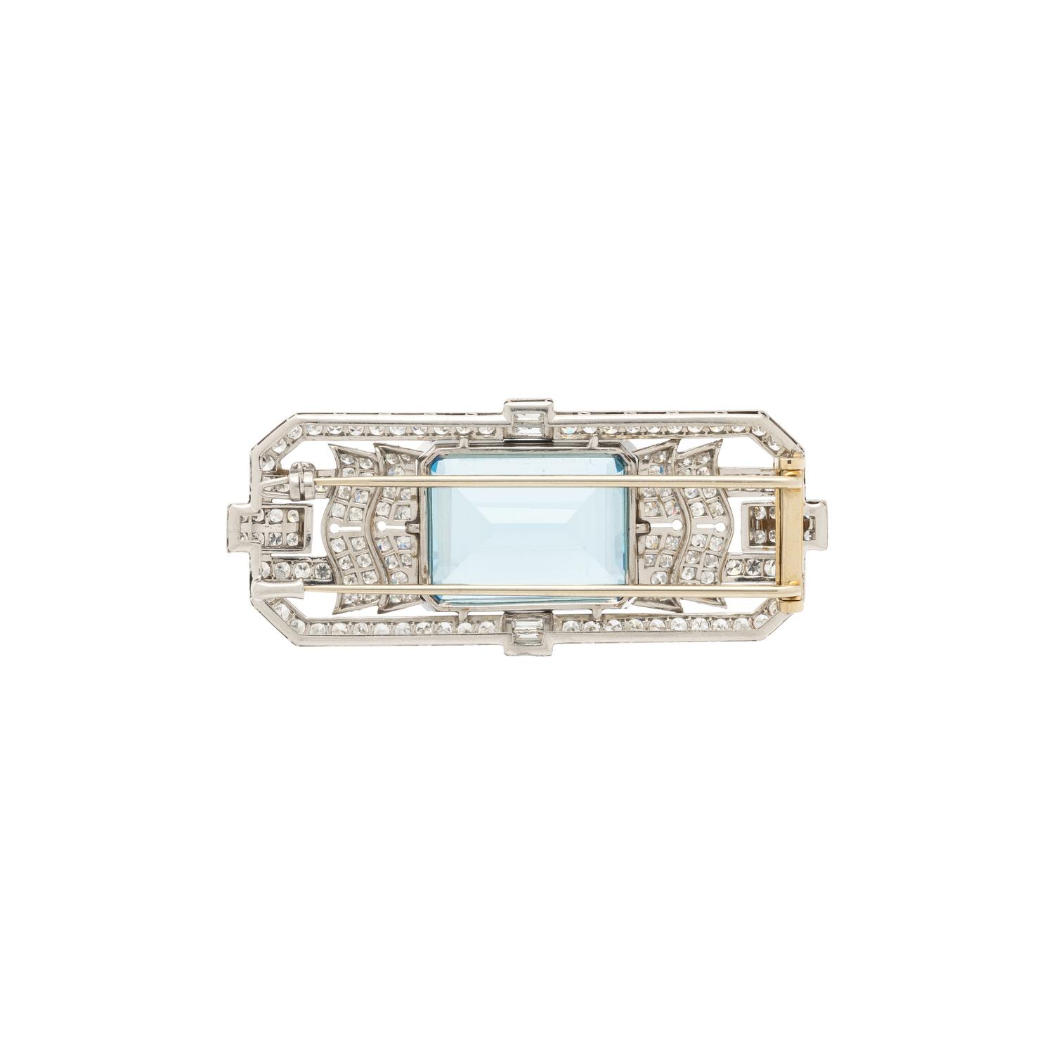 ART DECO, AQUAMARINE AND DIAMOND BROOCH