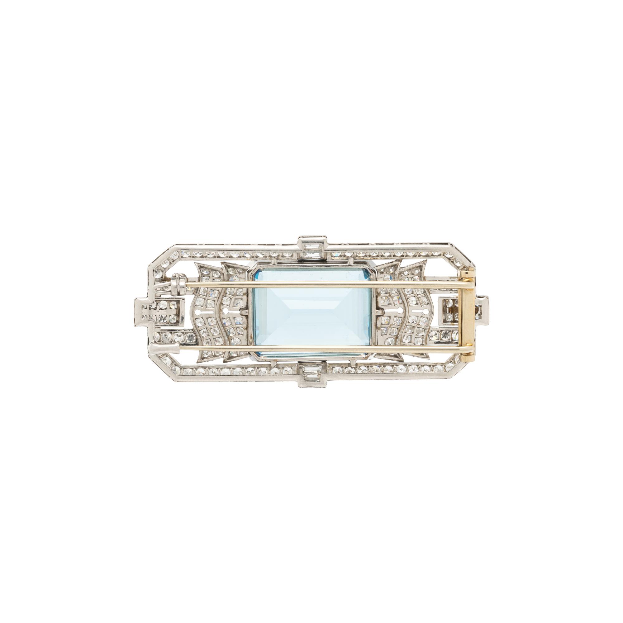 ART DECO, AQUAMARINE AND DIAMOND BROOCH
