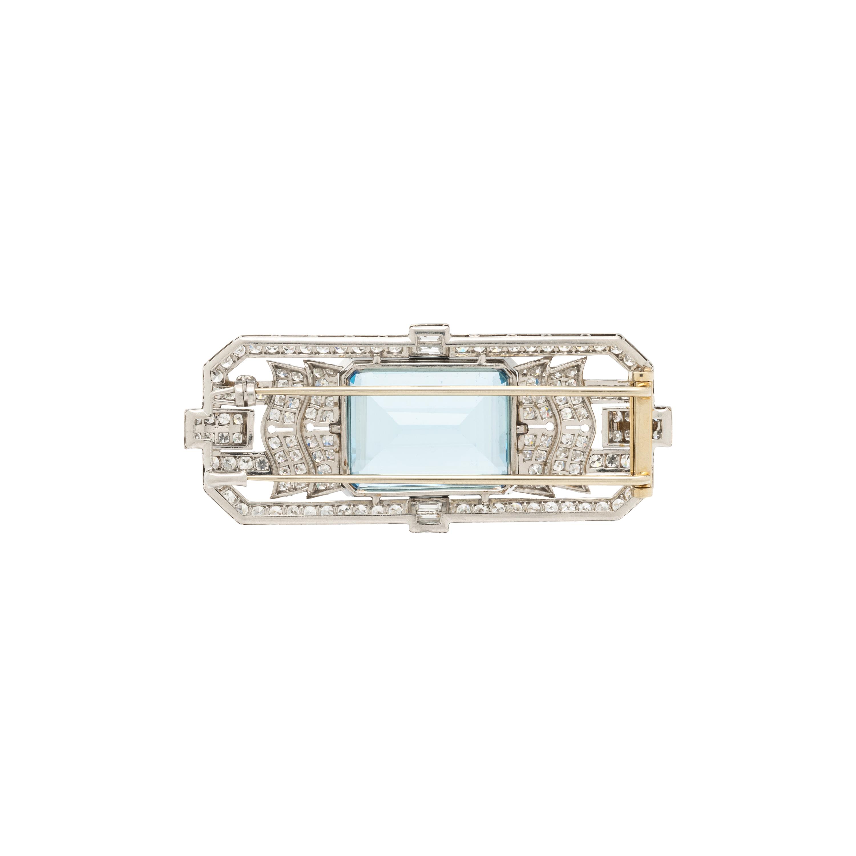 ART DECO, AQUAMARINE AND DIAMOND BROOCH