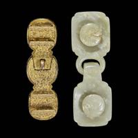 A Chinese carved jade buckle and a hardstone-mounted gilt metal buckle 玉带扣与宝石嵌铜鎏金带扣一组两件 Qing dynasty ?