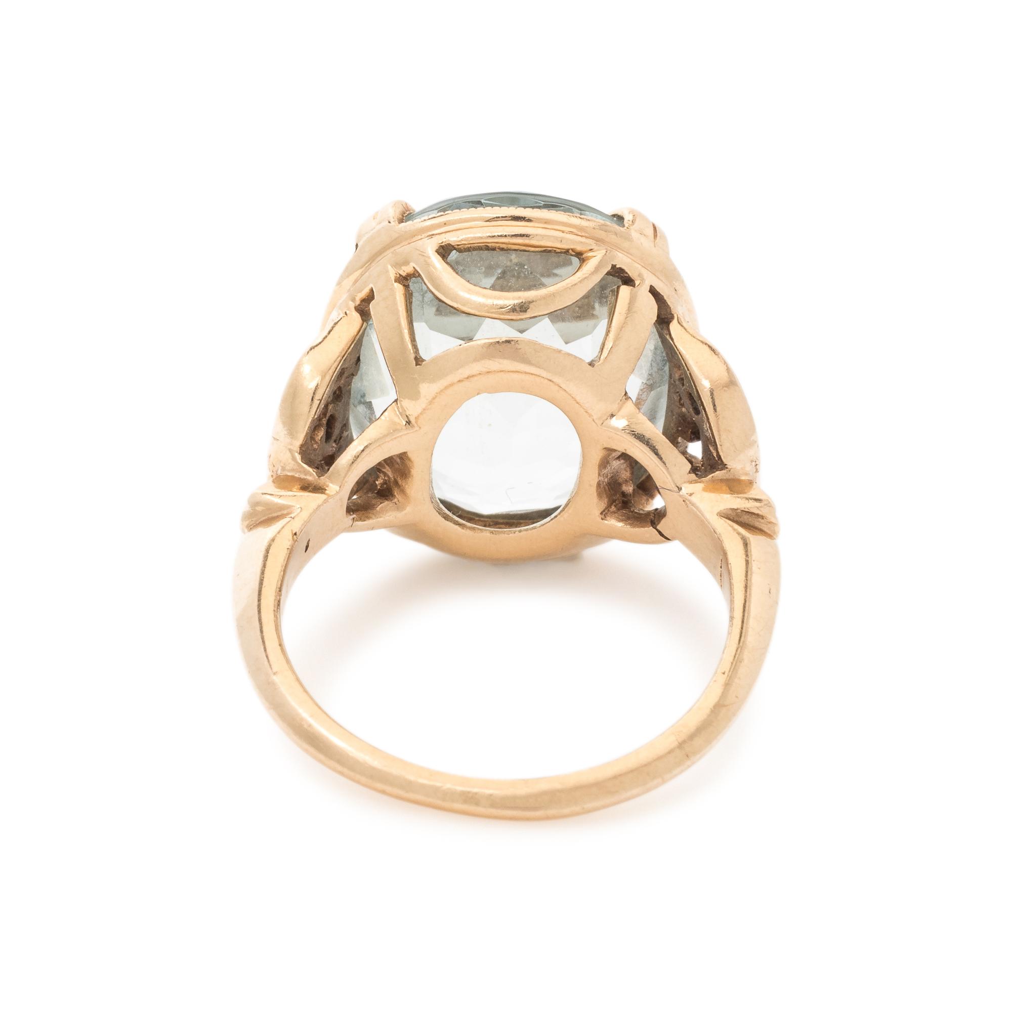 YELLOW GOLD AND AQUAMARINE RING