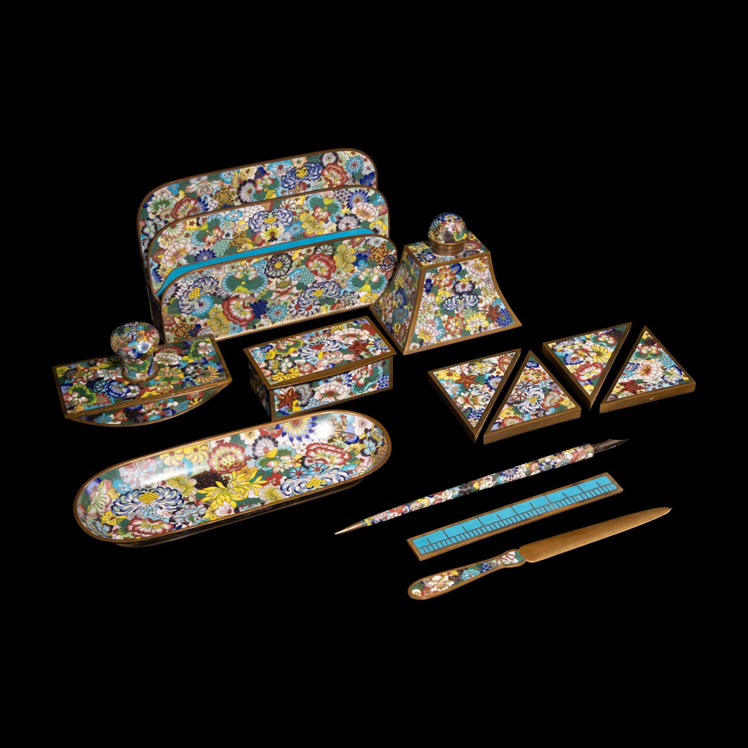 A Set of Chinese Cloisonné Enamel Scholar's Objects, 20th Century — 近代 掐絲琺琅文具一組