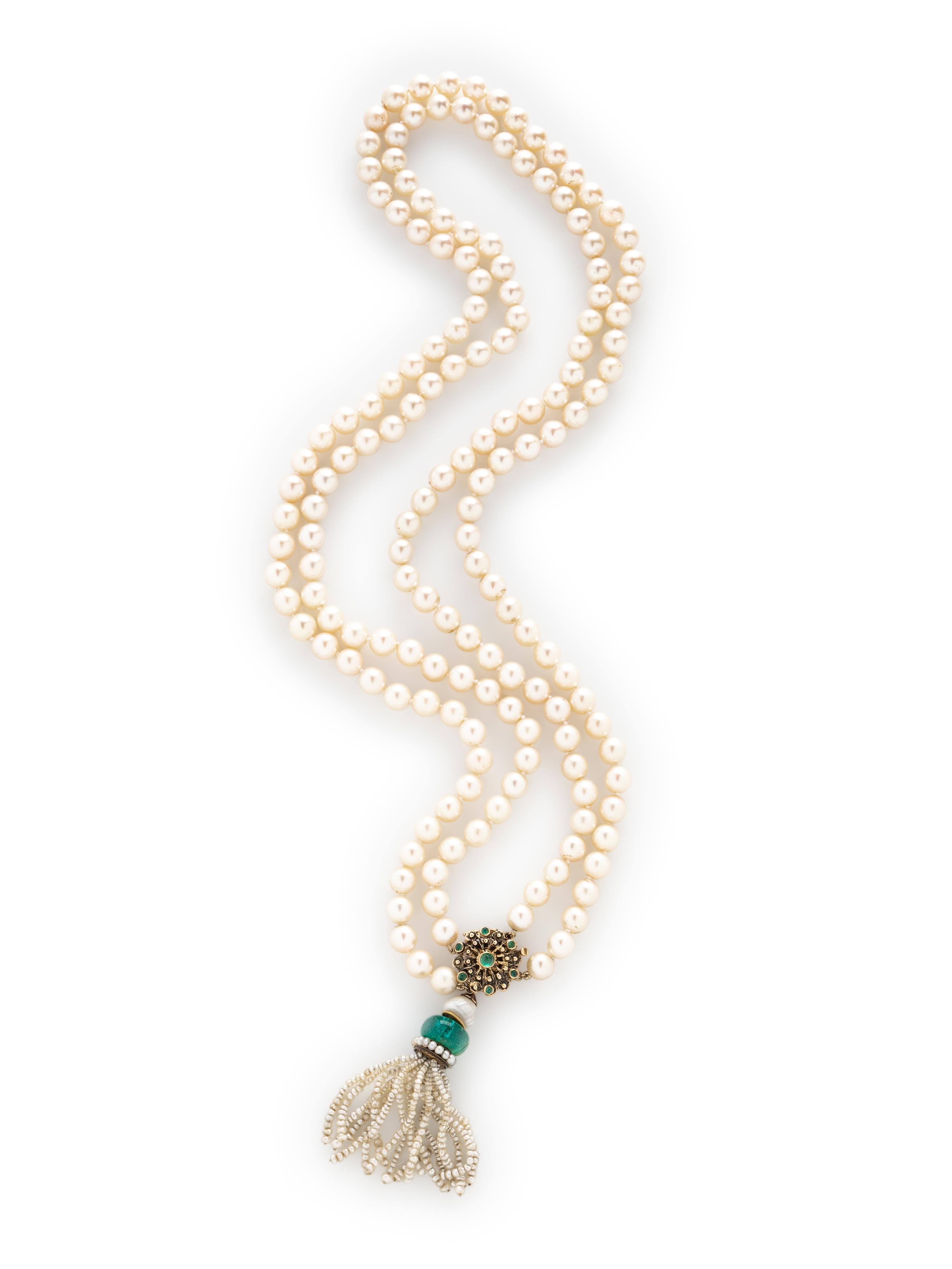 CULTURED PEARL, EMERALD, AND YELLOW GOLD NECKLACE