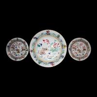 Three Chinese Export Porcelain "Mandarin Ducks and Immortals" Dishes, 18th Century — 清中期 外銷粉彩蓮塘雙鴨圖賞盤三件