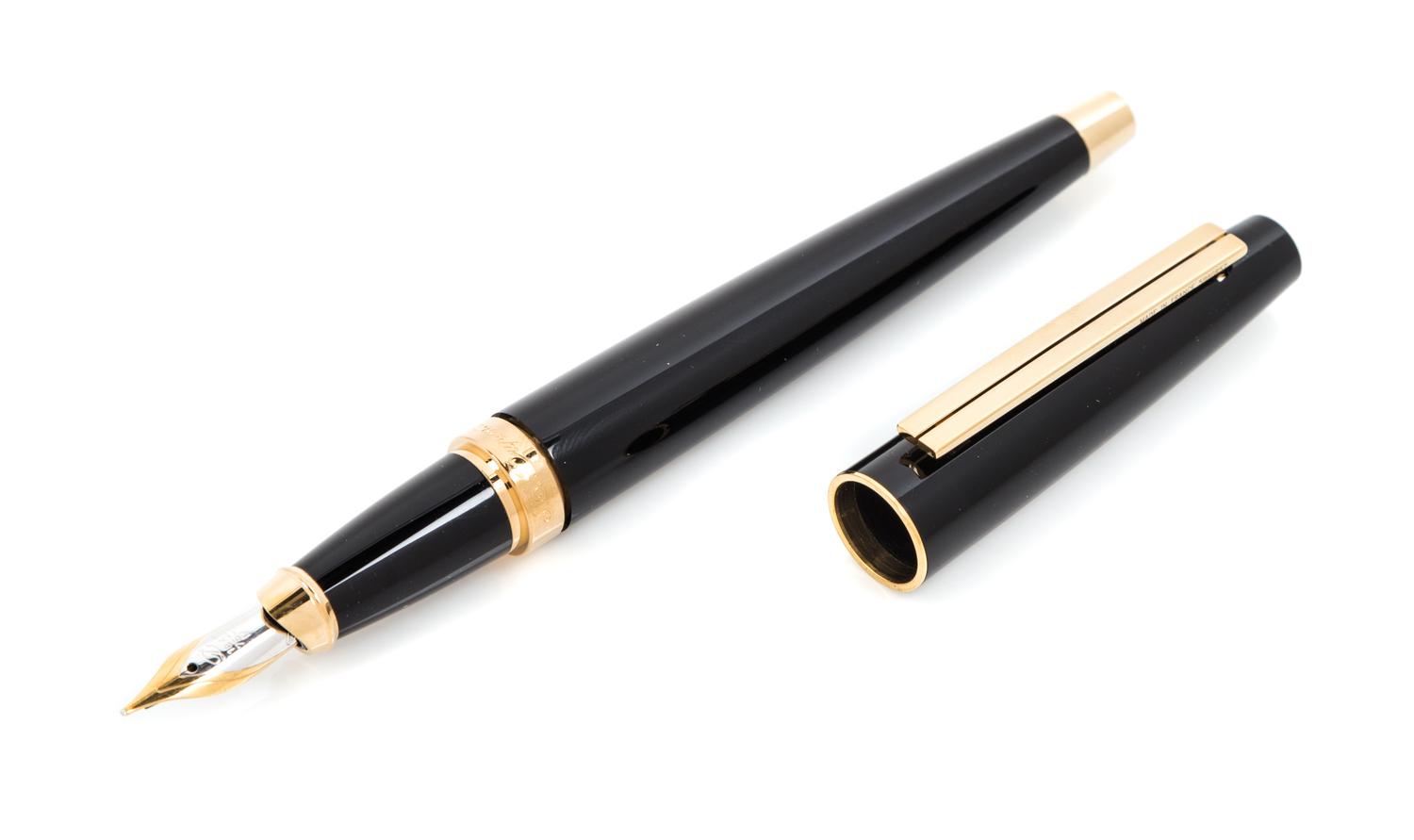 An S.T. Dupont Ellipsis: Composite Noir Fountain Pen