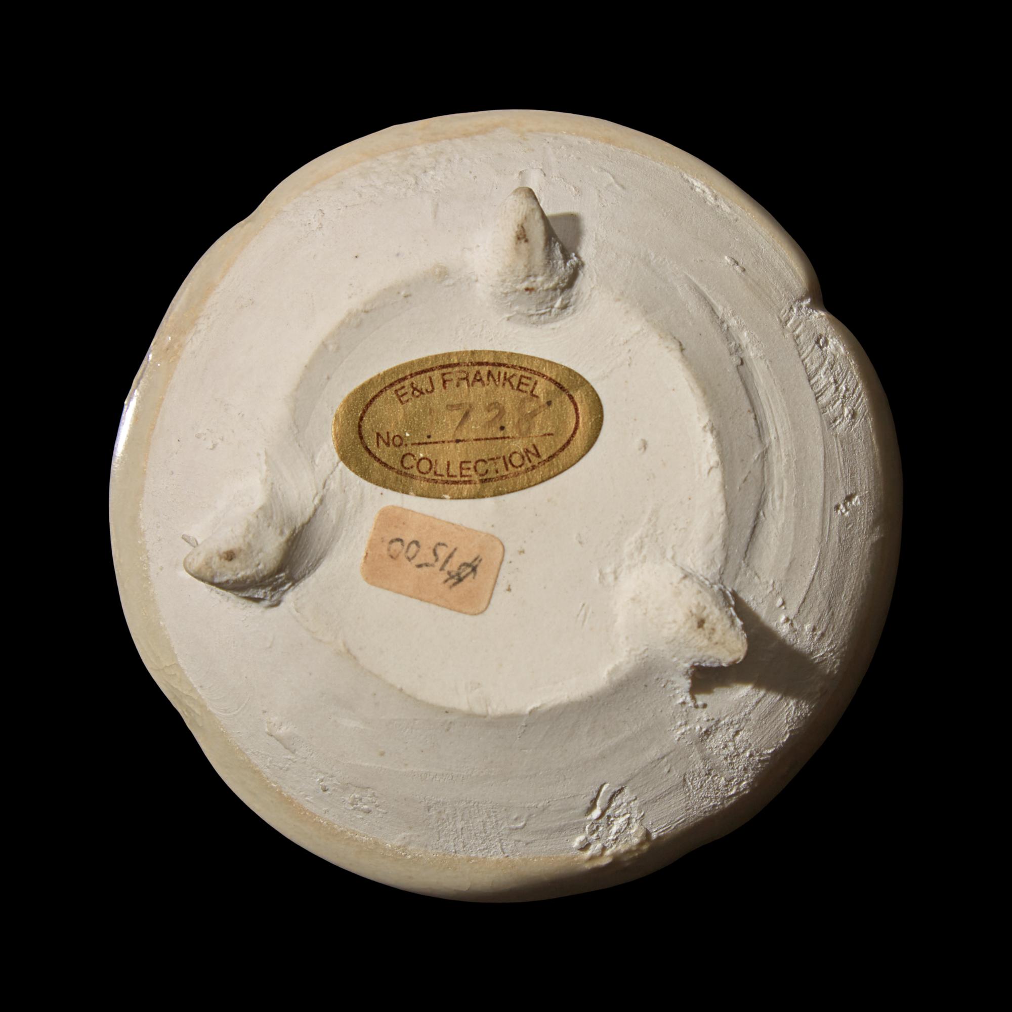 A Chinese Small Melon Form Coupe and a Small Jar, Tang Dynasty or Later 唐或以後 白釉瓜棱水呈及白陶雙系罐