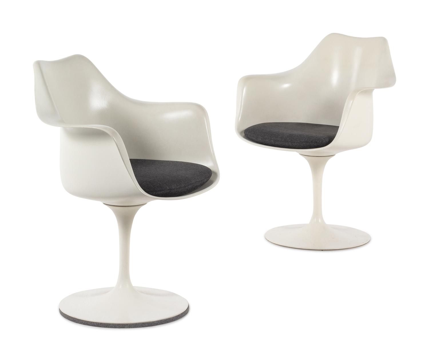 Tulip Dining Table with Two Tulip Armchairs Knoll, USA