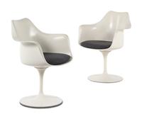 Tulip Dining Table with Two Tulip Armchairs Knoll, USA
