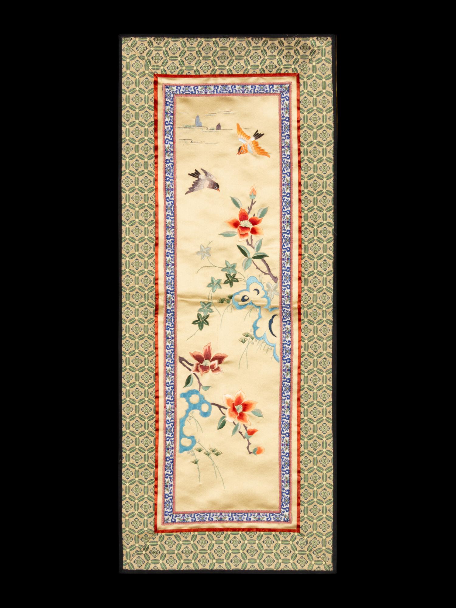 A Collection of 33 Chinese Embroidered Silk Panels 近代 綉片33幅