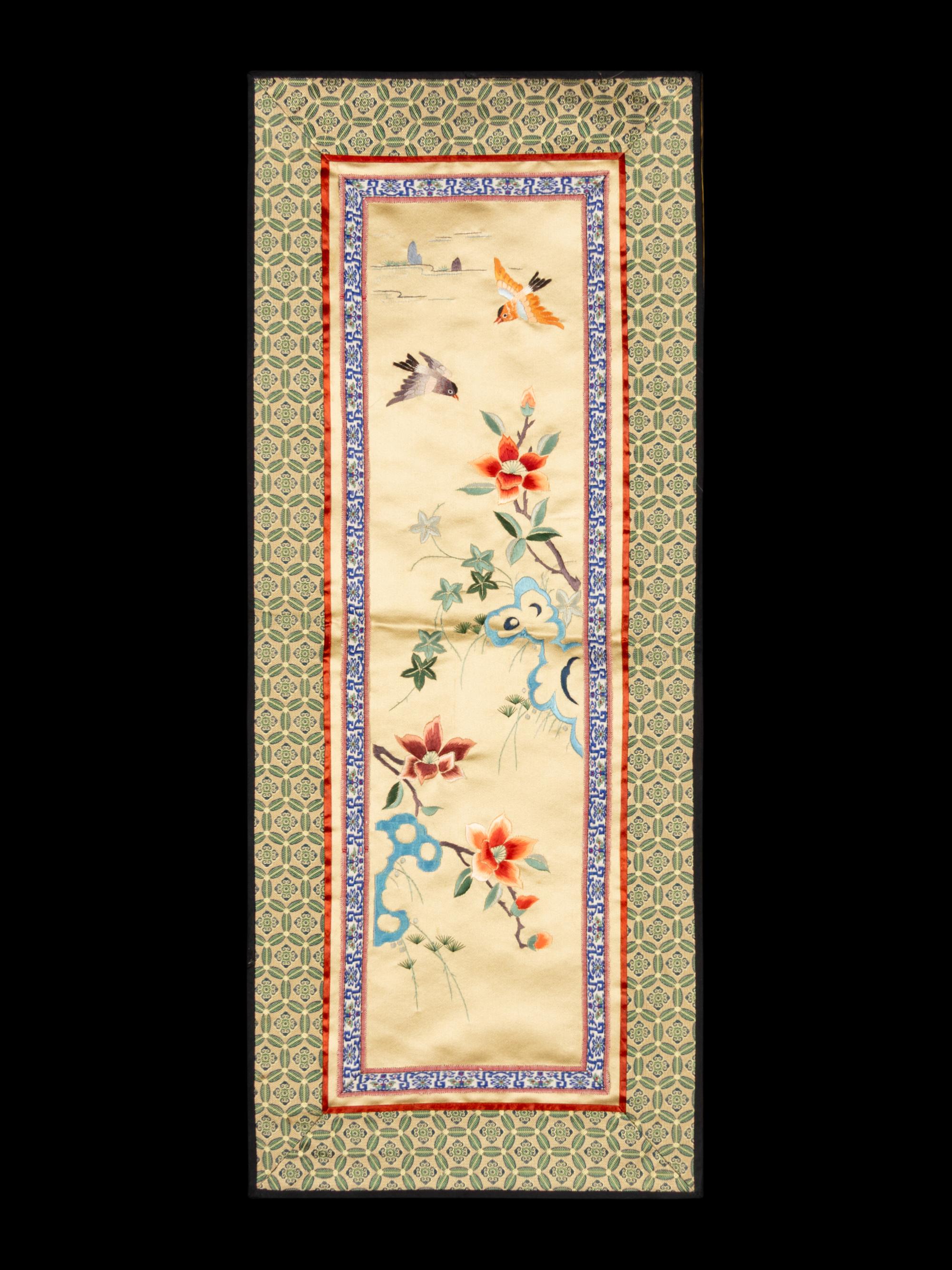 A Collection of 33 Chinese Embroidered Silk Panels 近代 綉片33幅