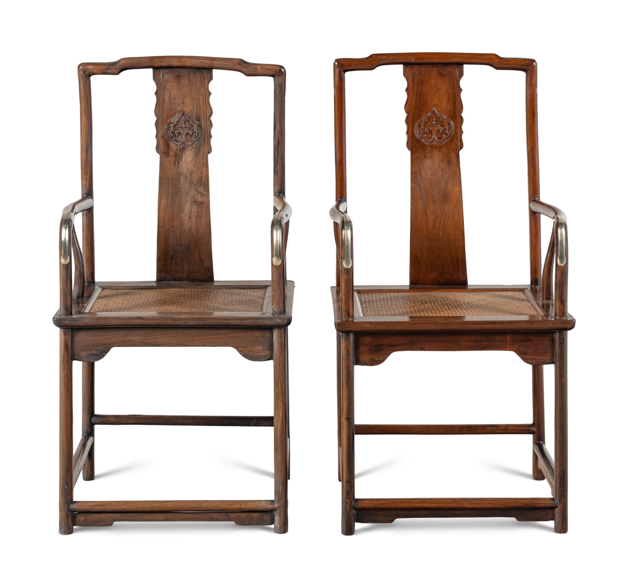 A Pair of Chinese Huanghuali and Hardwood Official's Hat Chairs, Nanguanmaoyi , 20th Century 近代改裝 南官帽椅一對