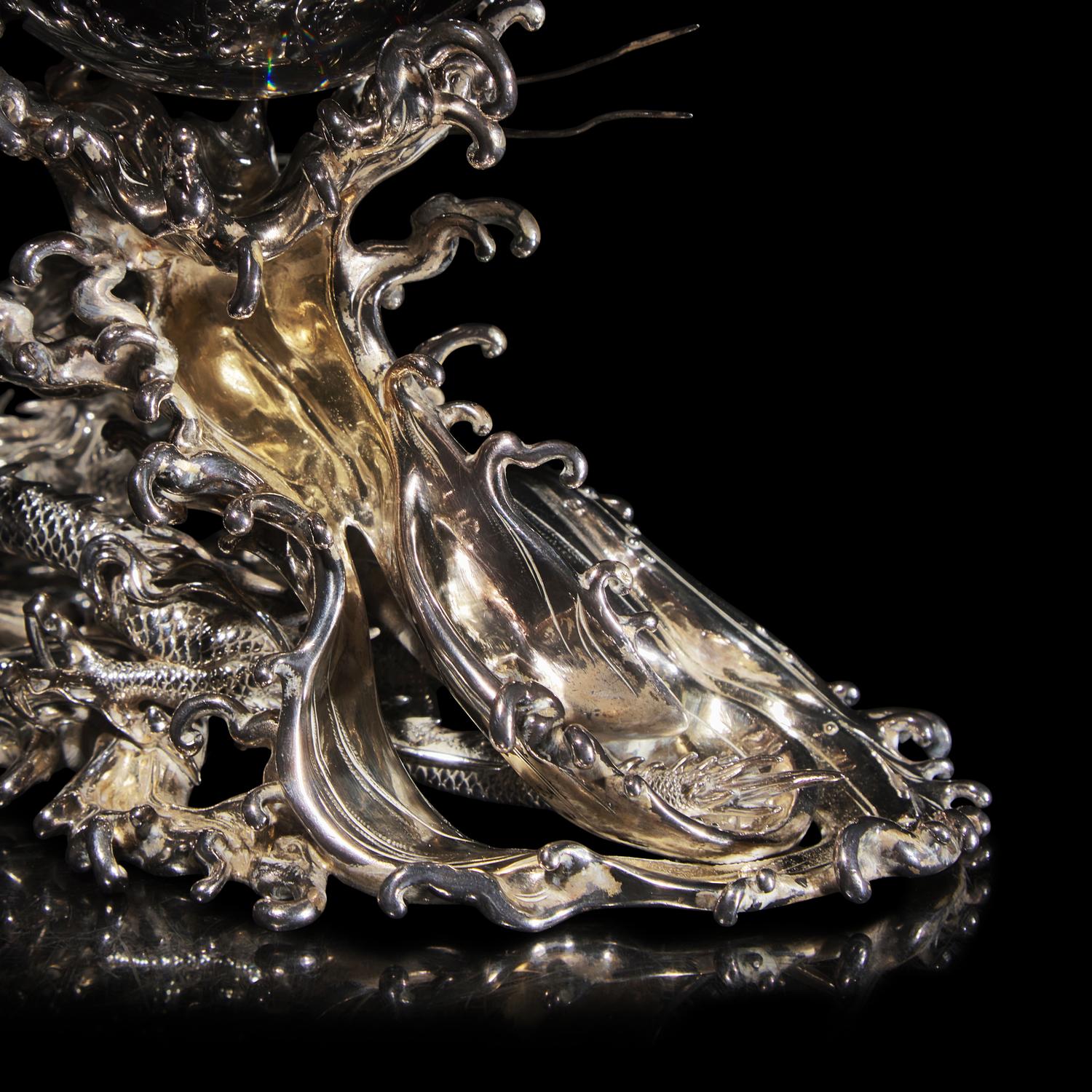 A Japanese Rock Crystal Sphere and Silver 'Dragon and Waves' Stand, Signed Yoshimasa Saku Meiji/Taisho Period 日本明治/大正時期 義正作潮を支配する珠と龍