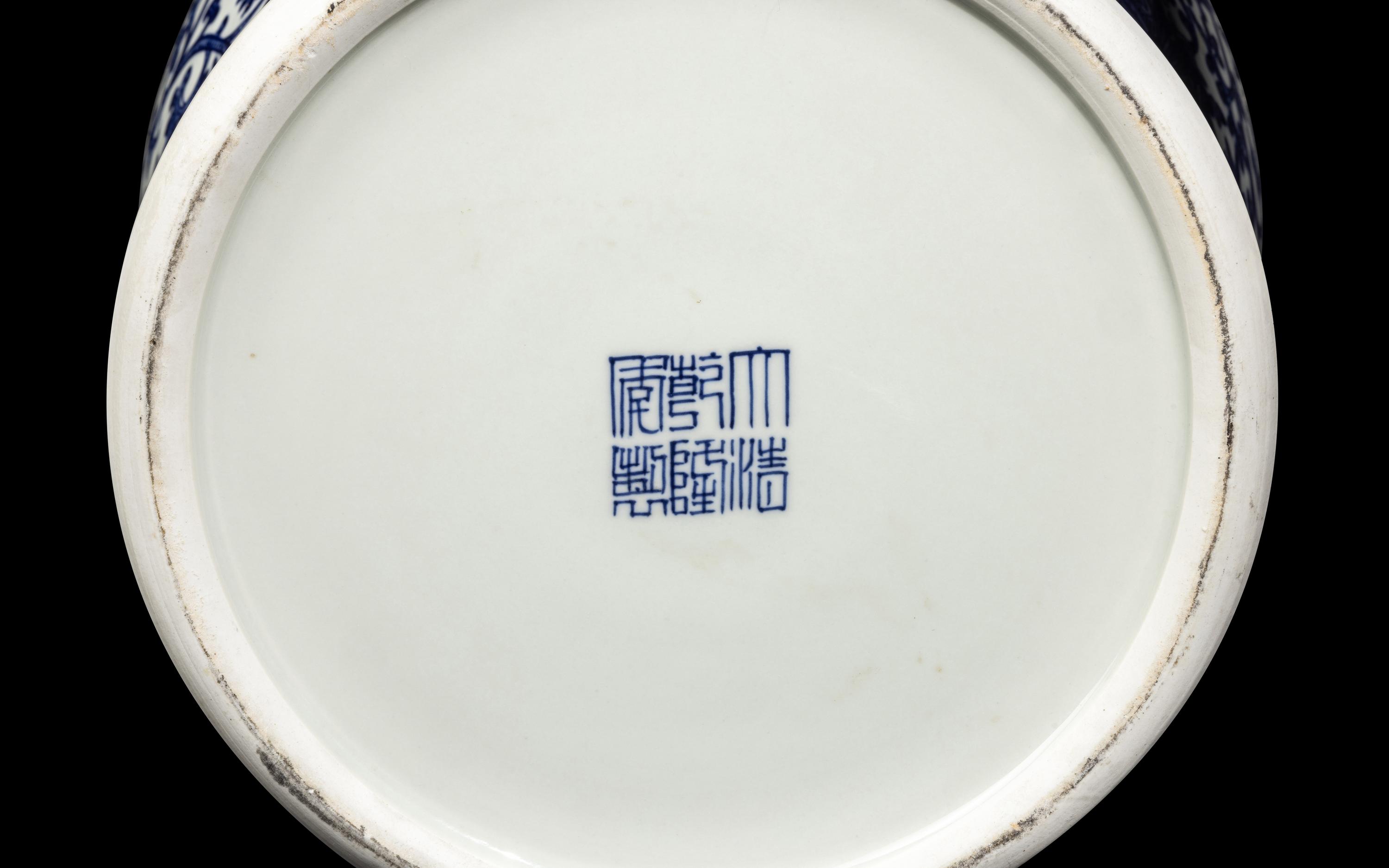 A Chinese Blue and White Porcelain 'Soldier' Jar