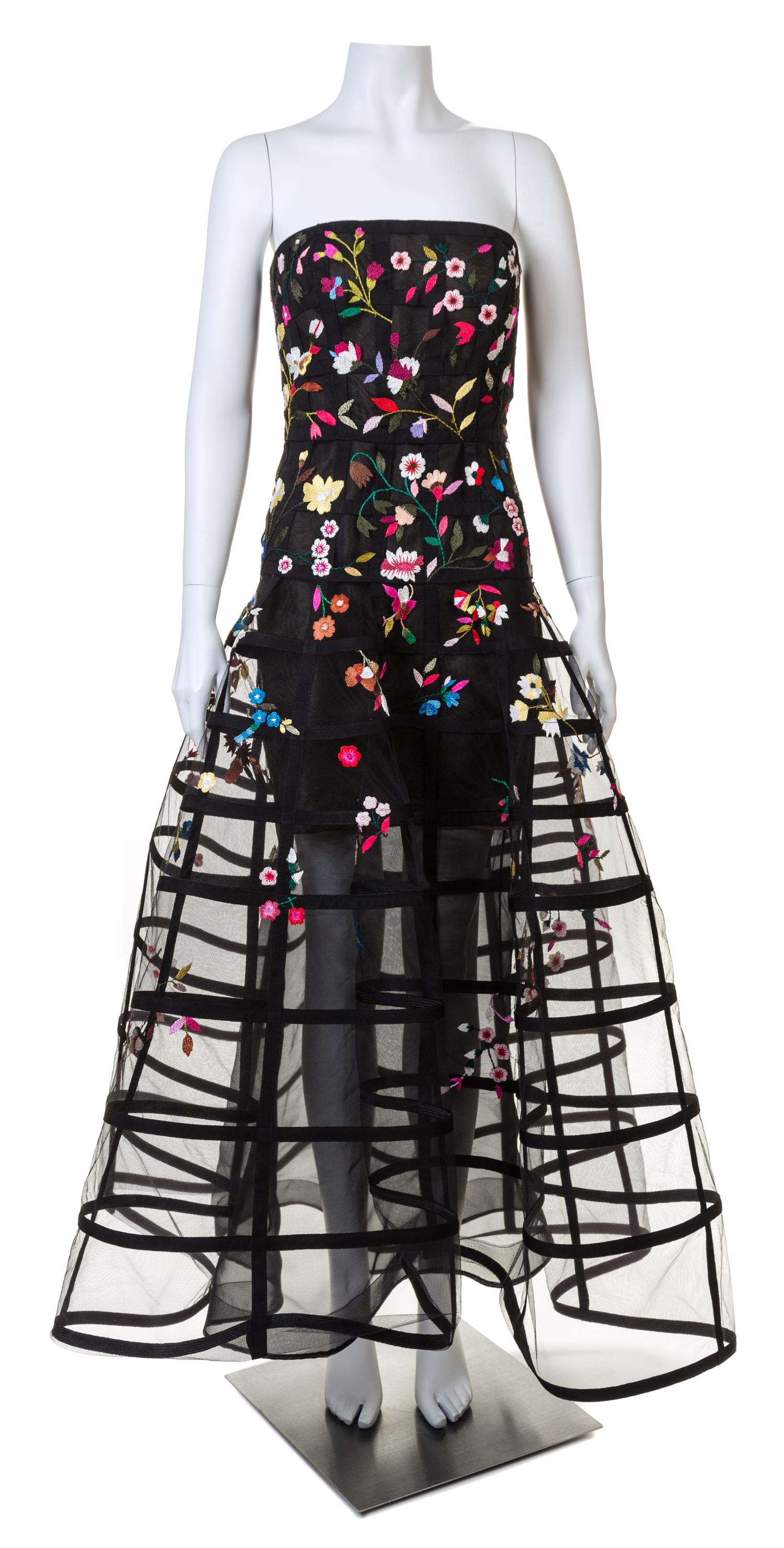 An Oscar de la Renta Black Floral Embroidered Gown, Size 4.
