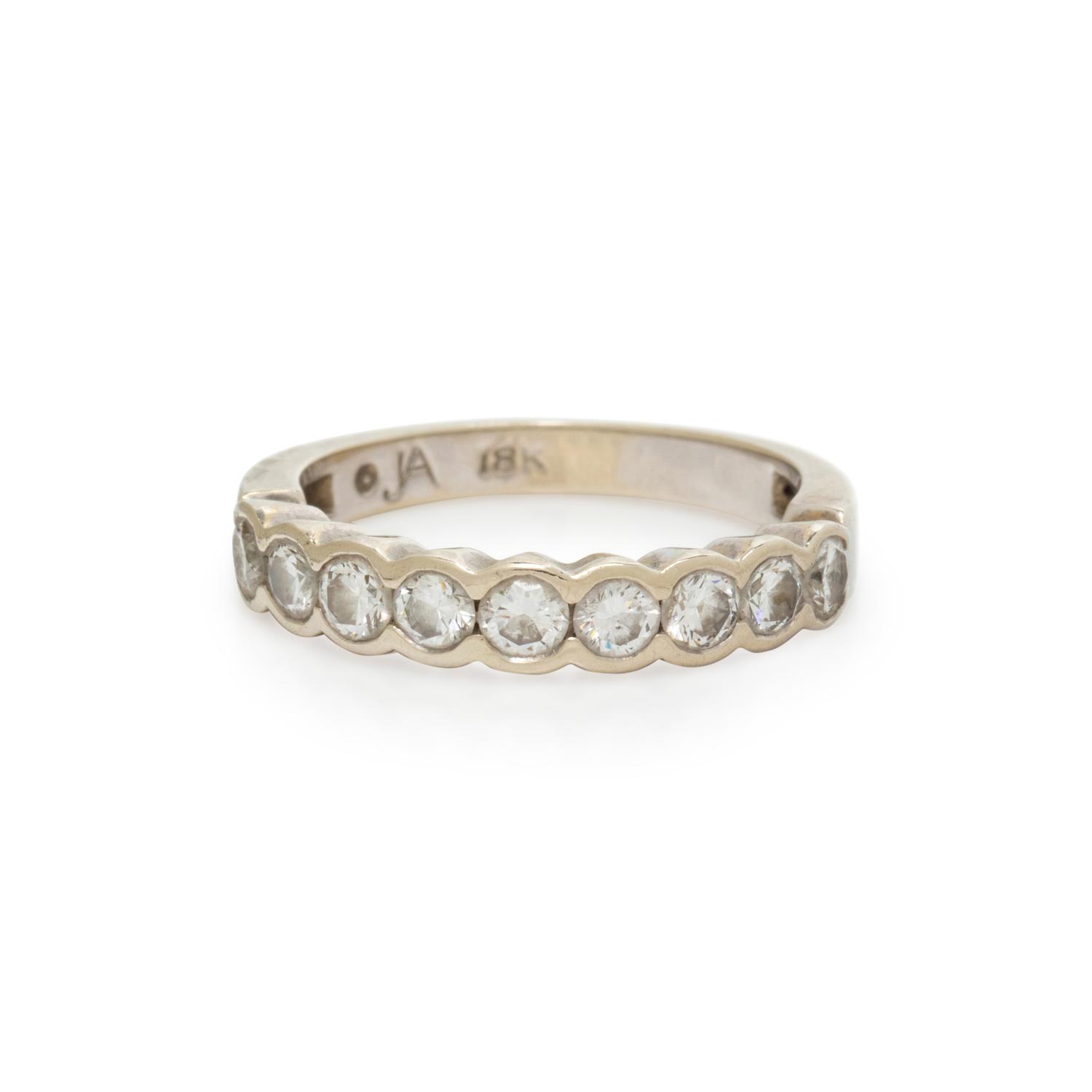 DIAMOND AND WHITE GOLD RING