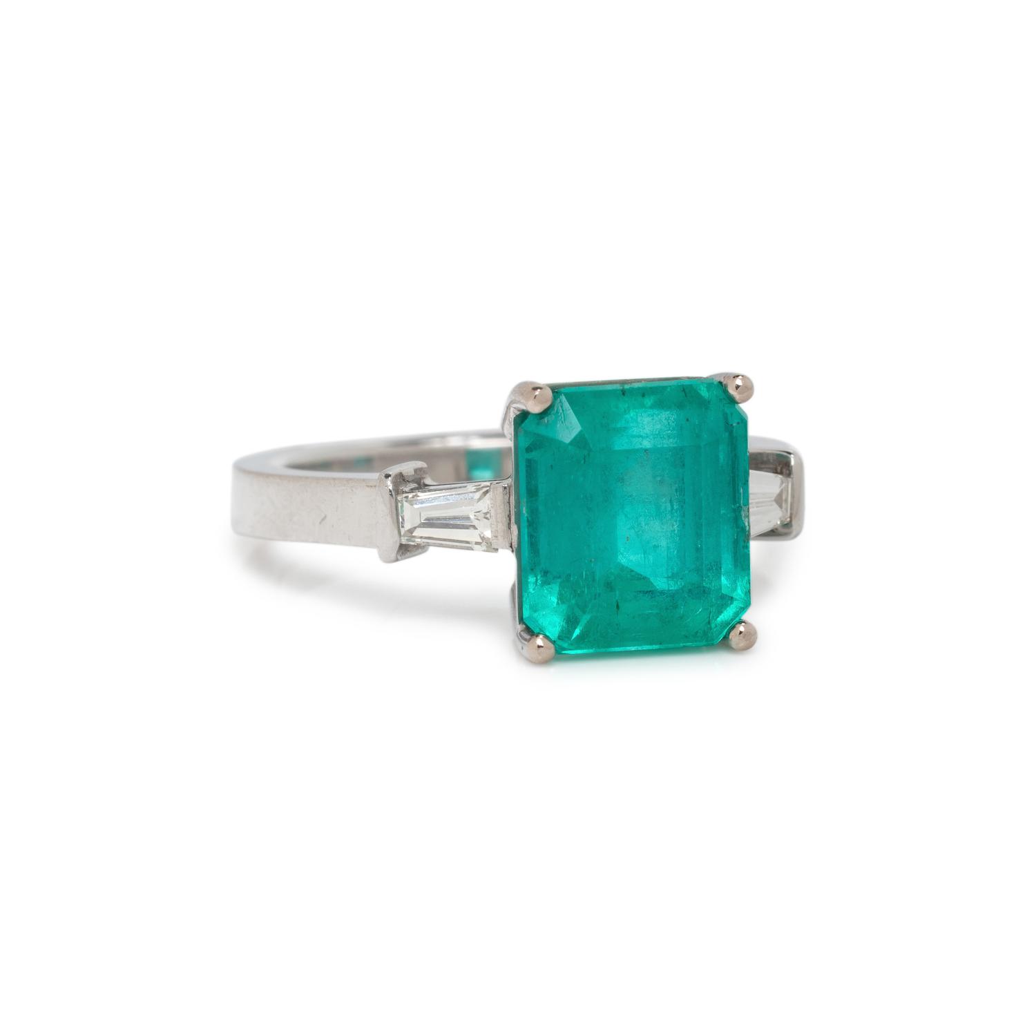 EMERALD AND DIAMOND RING