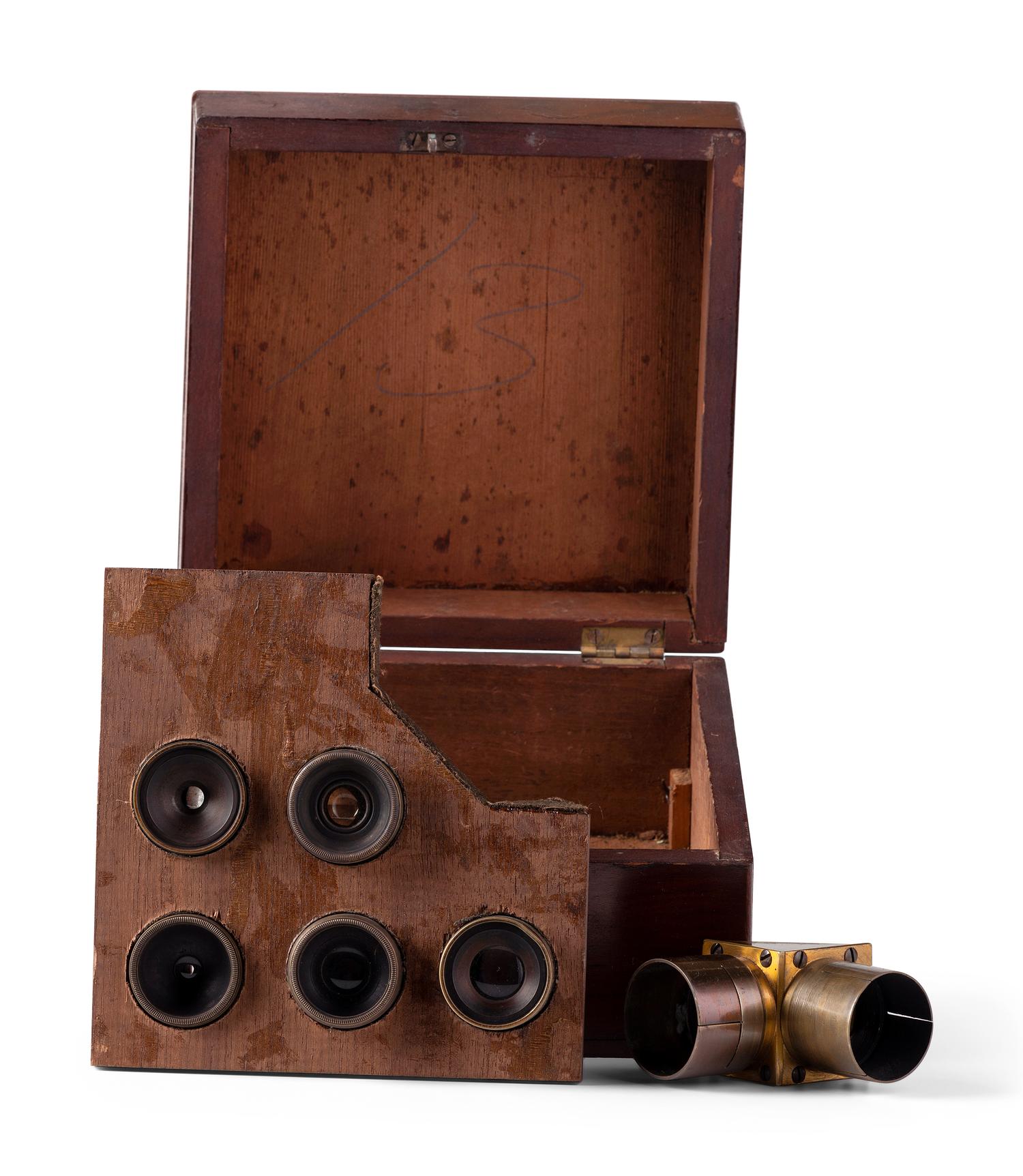 90 degree mirror telescope star diagonal and five lenses.