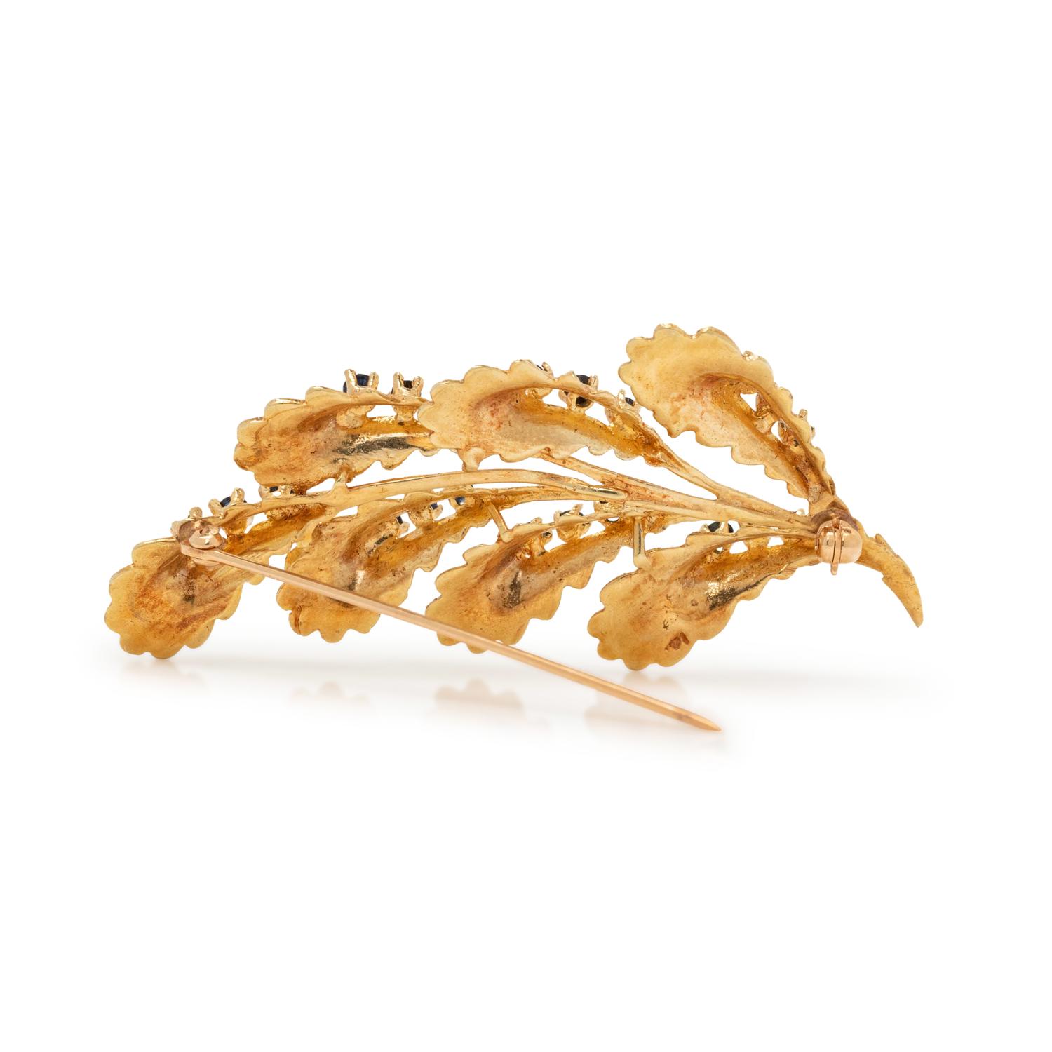 YELLOW GOLD AND SAPPHIRE LEAF BROOCH