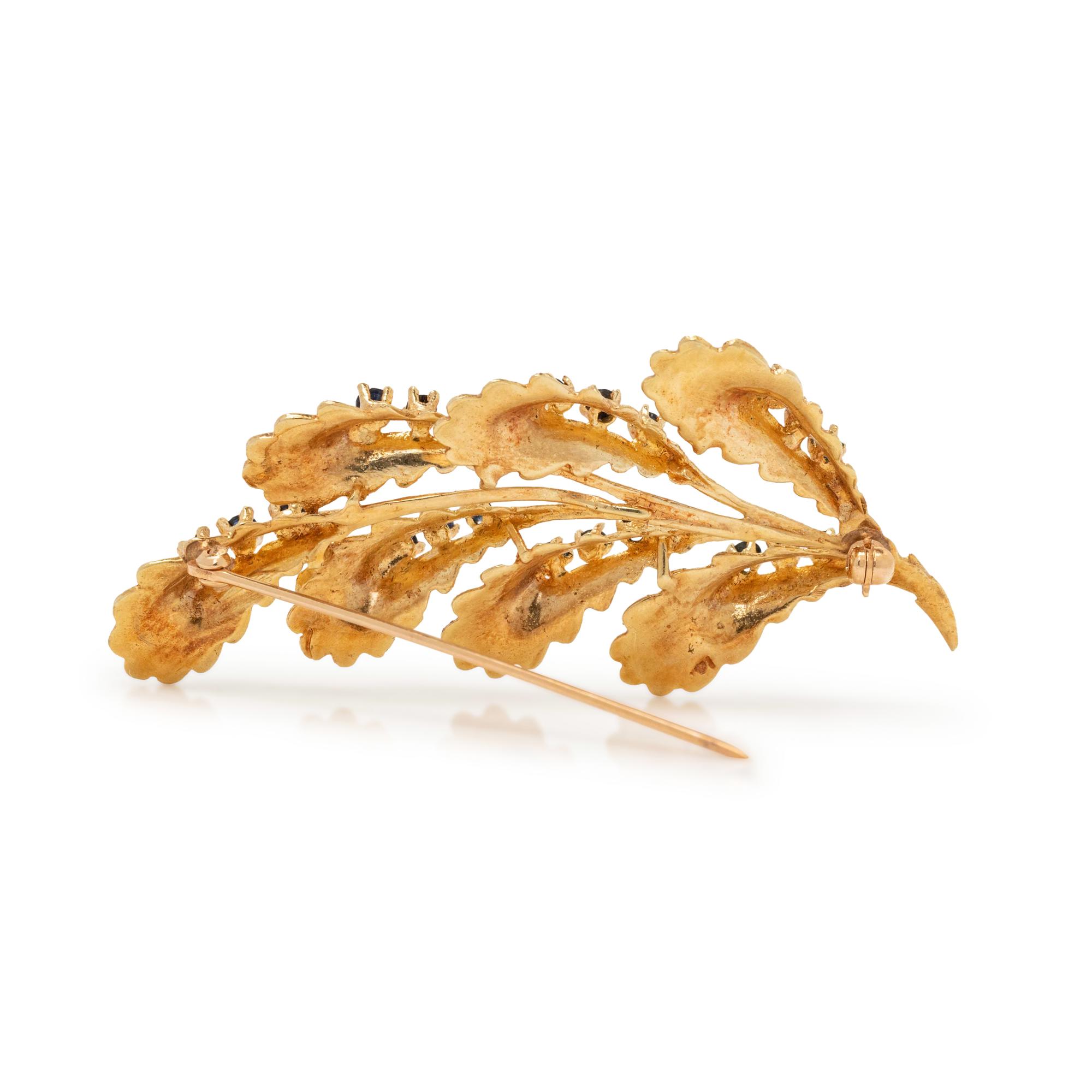 YELLOW GOLD AND SAPPHIRE LEAF BROOCH