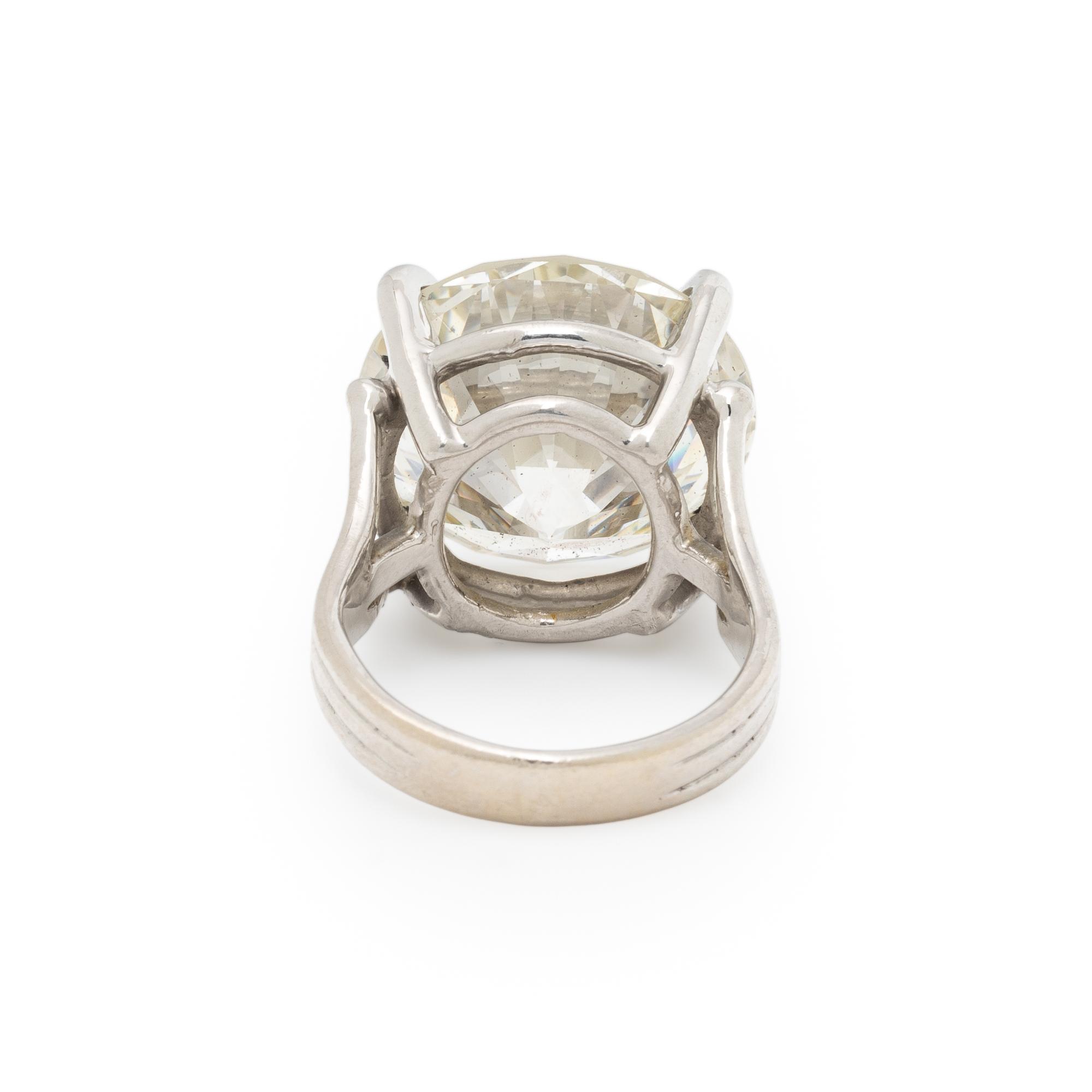 AN IMPORTANT DIAMOND AND PLATINUM RING