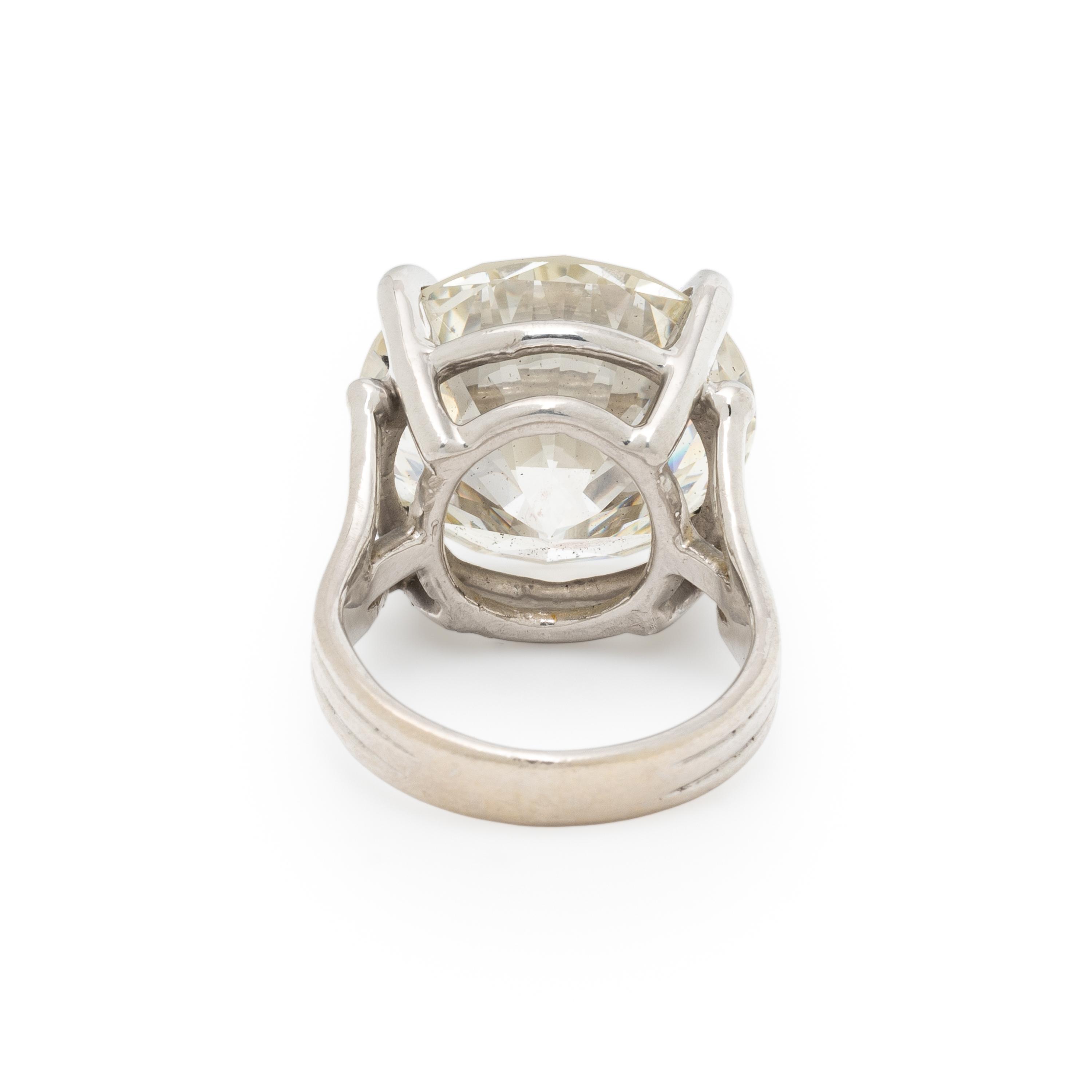AN IMPORTANT DIAMOND AND PLATINUM RING