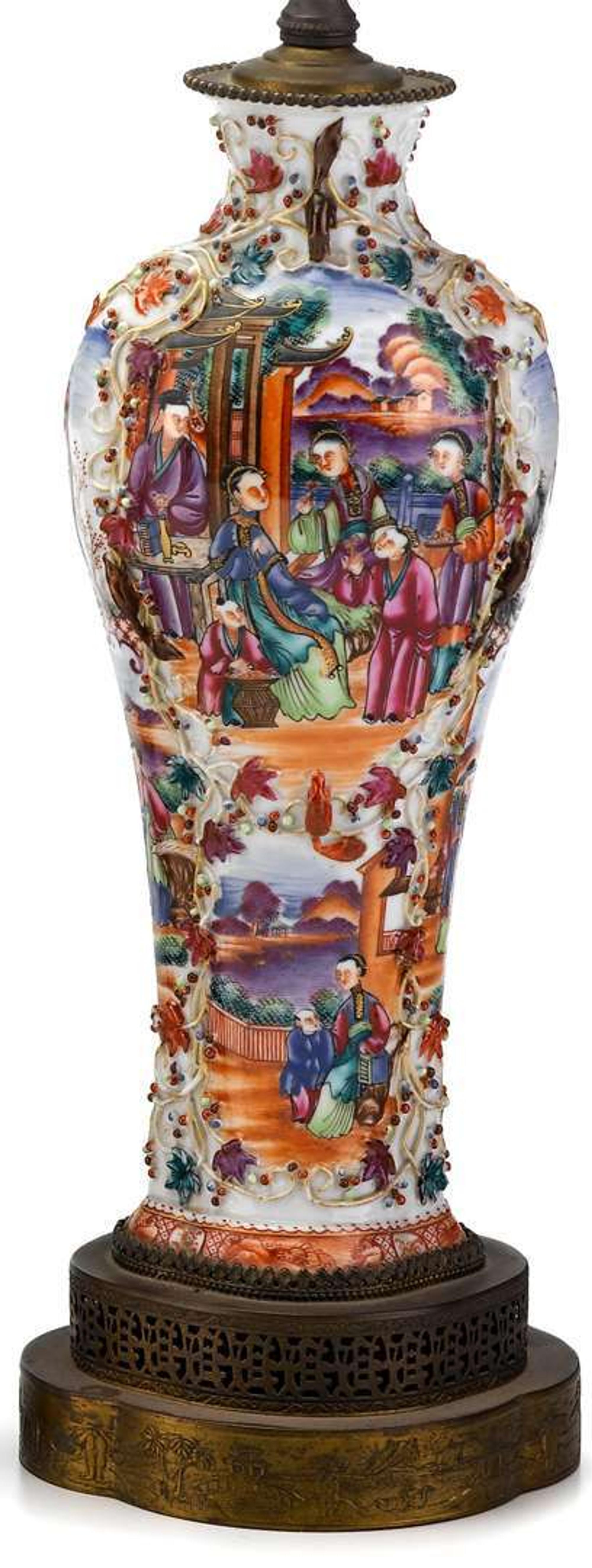 Chinese Export porcelain molded Rose Mandarin vase qianlong, circa 1775