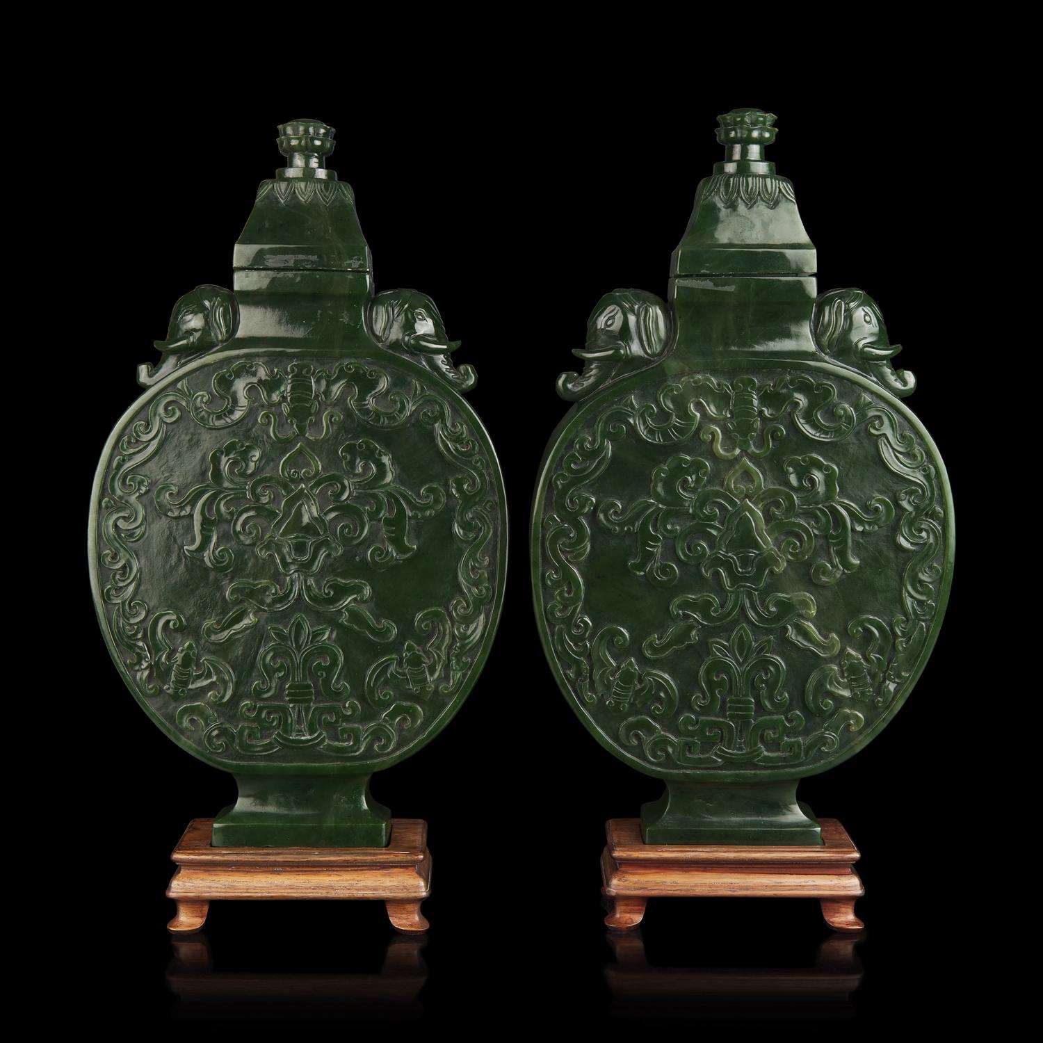 A Pair of Chinese Spinach Jade Moon Flasks and Covers, 20th Century 近代 碧玉抱月瓶一對