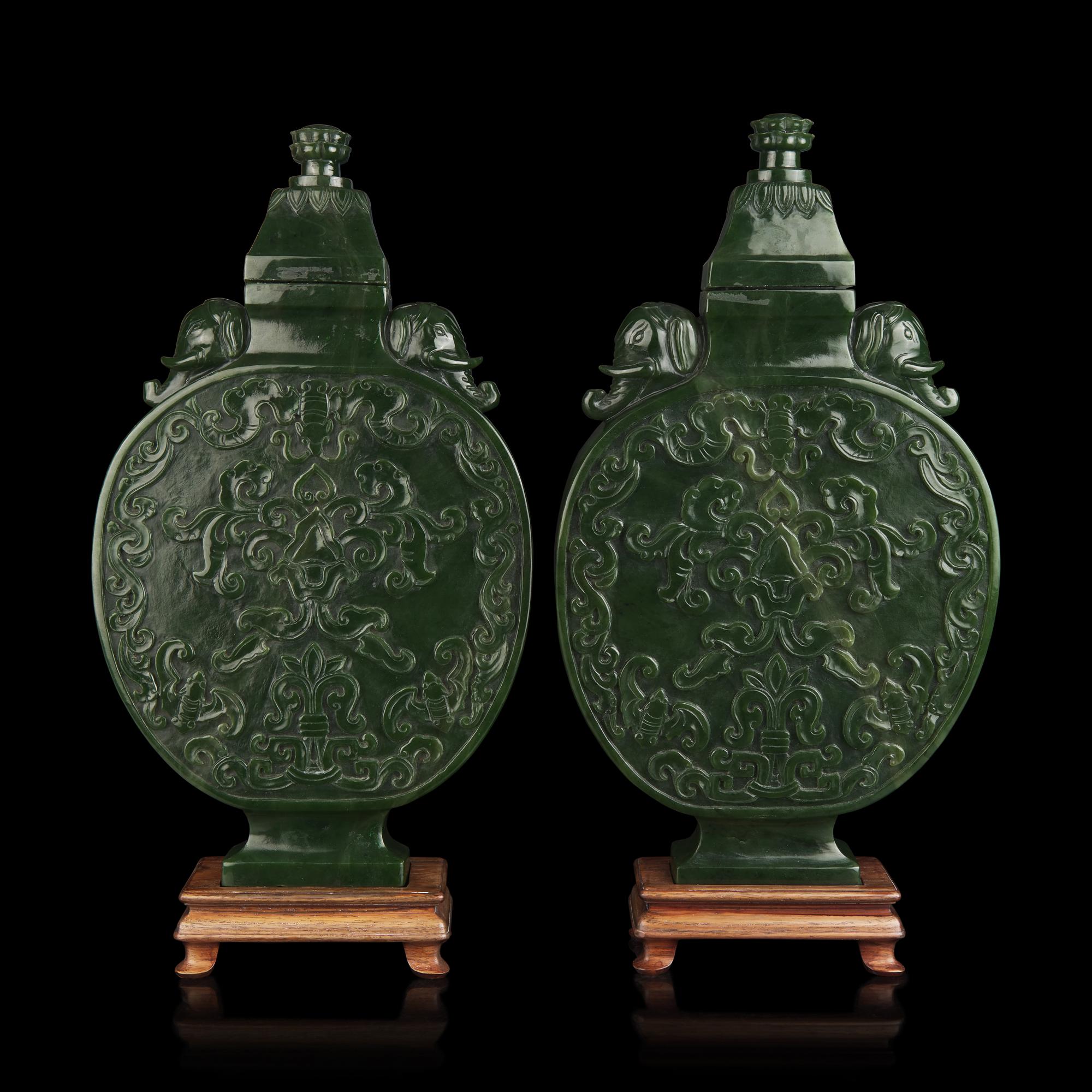 A Pair of Chinese Spinach Jade Moon Flasks and Covers, 20th Century 近代 碧玉抱月瓶一對